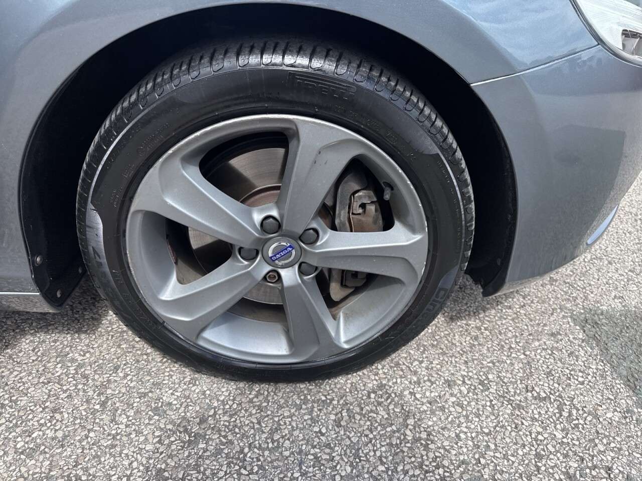 2018 VOLVO V40 2018 VOLVO V40