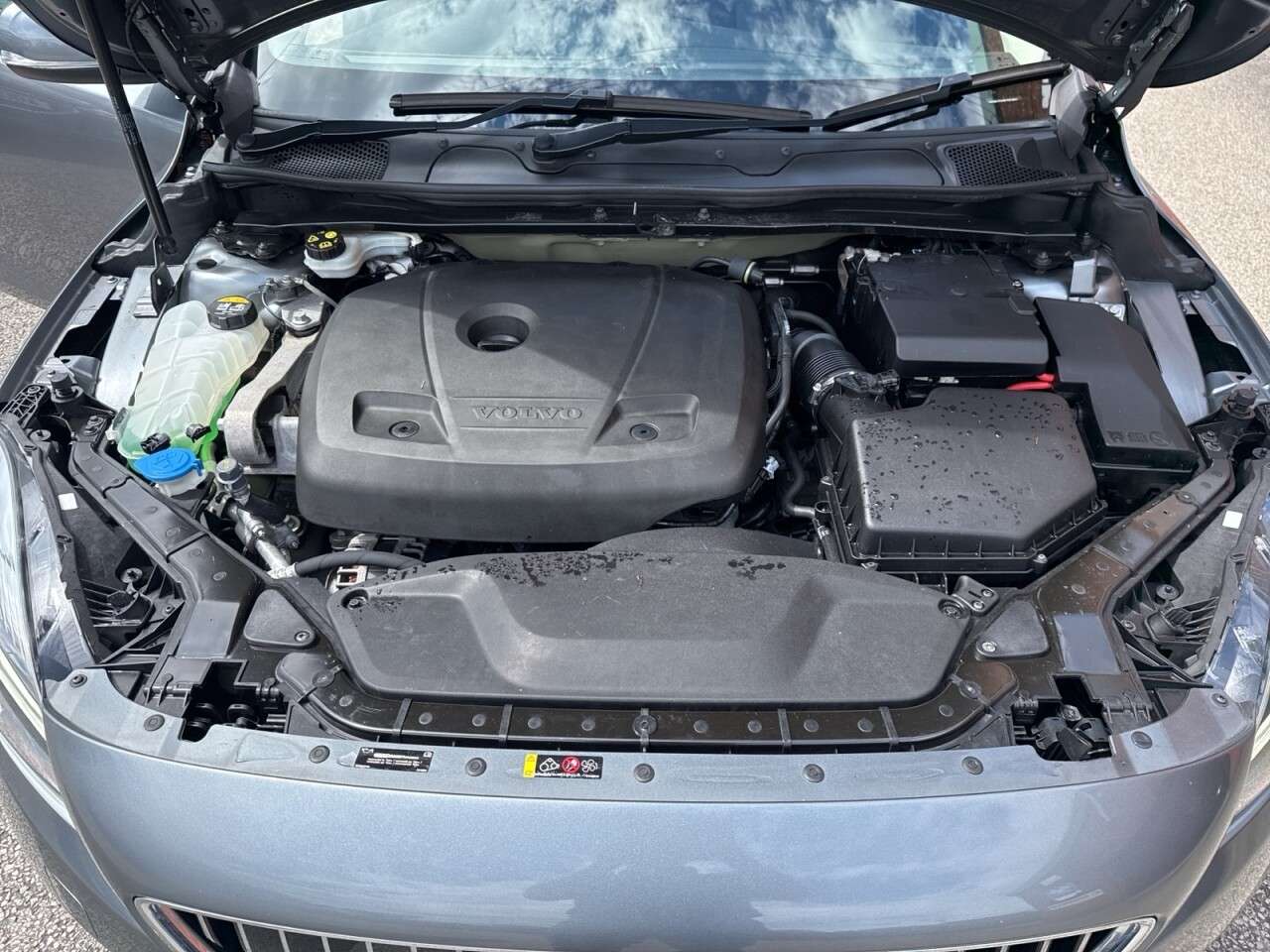 2018 VOLVO V40 2018 VOLVO V40
