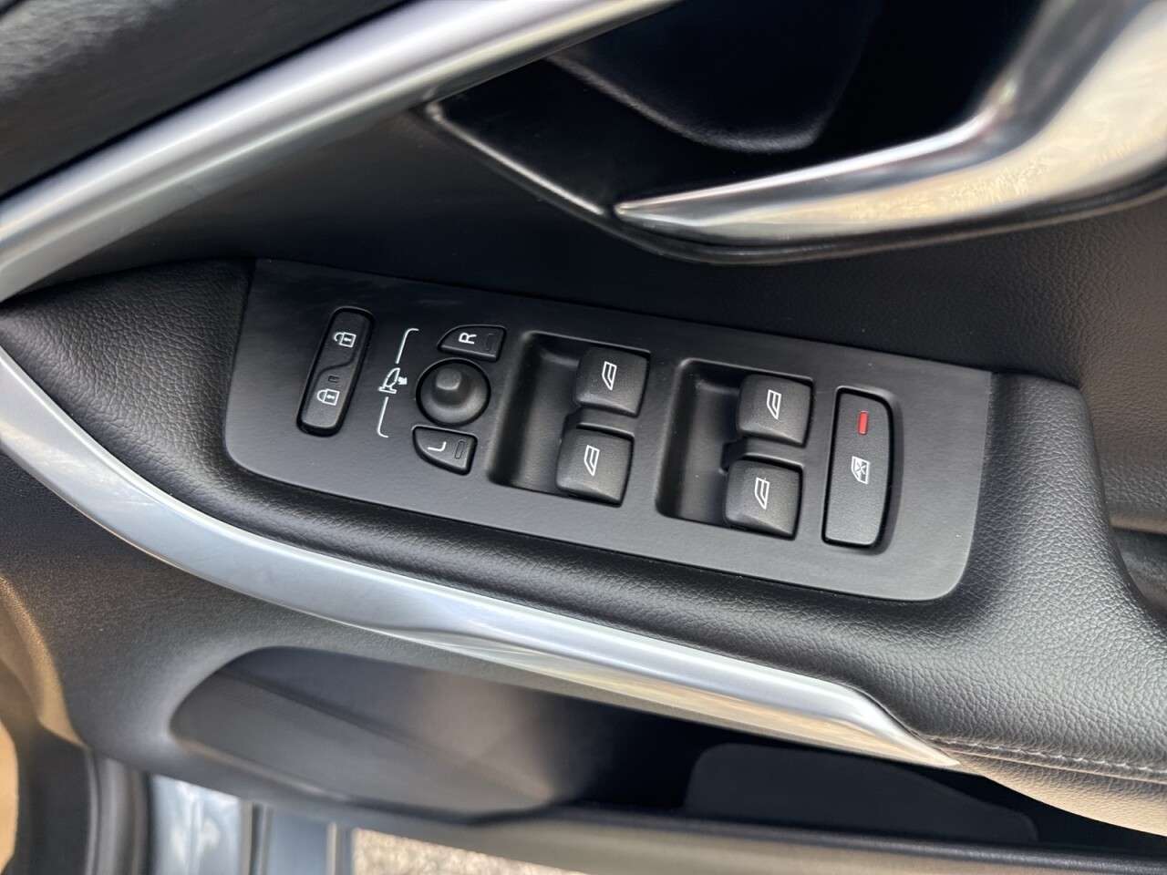 2018 VOLVO V40 2018 VOLVO V40
