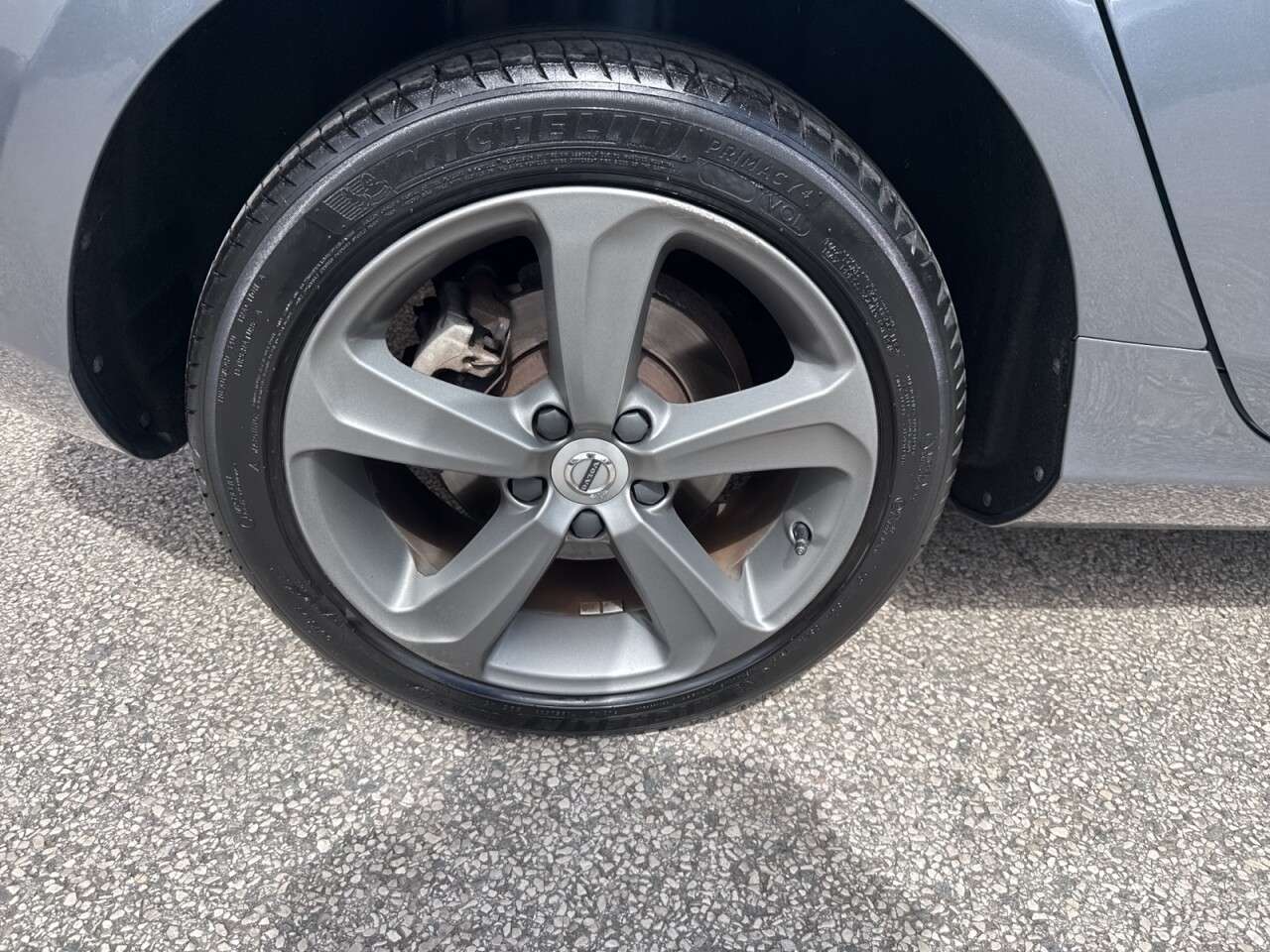 2018 VOLVO V40 2018 VOLVO V40