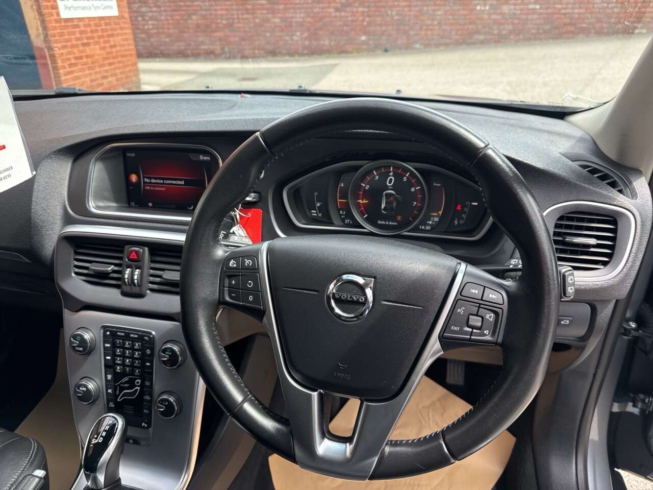 2018 VOLVO V40 2018 VOLVO V40