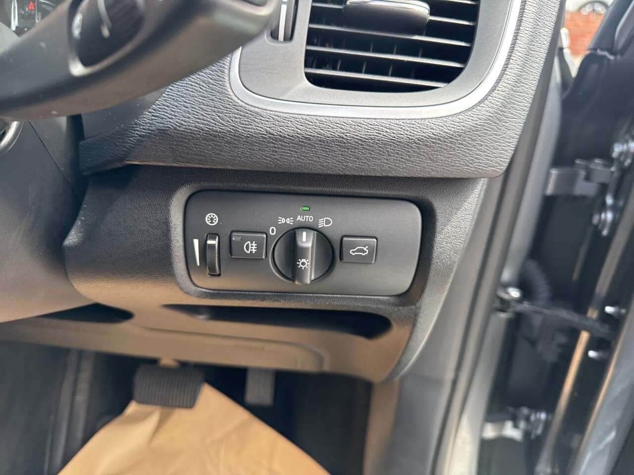 2018 VOLVO V40 2018 VOLVO V40
