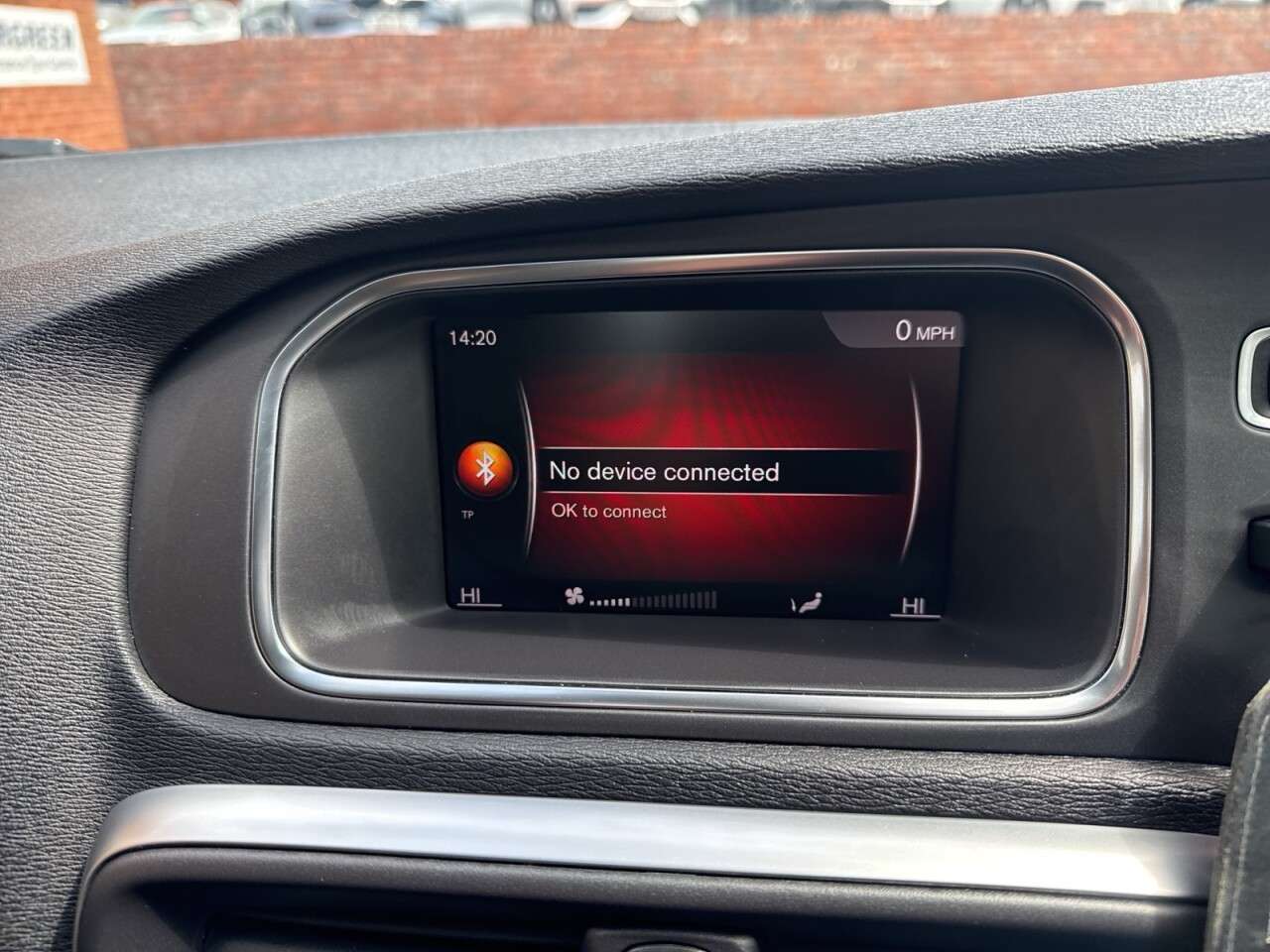 2018 VOLVO V40 2018 VOLVO V40