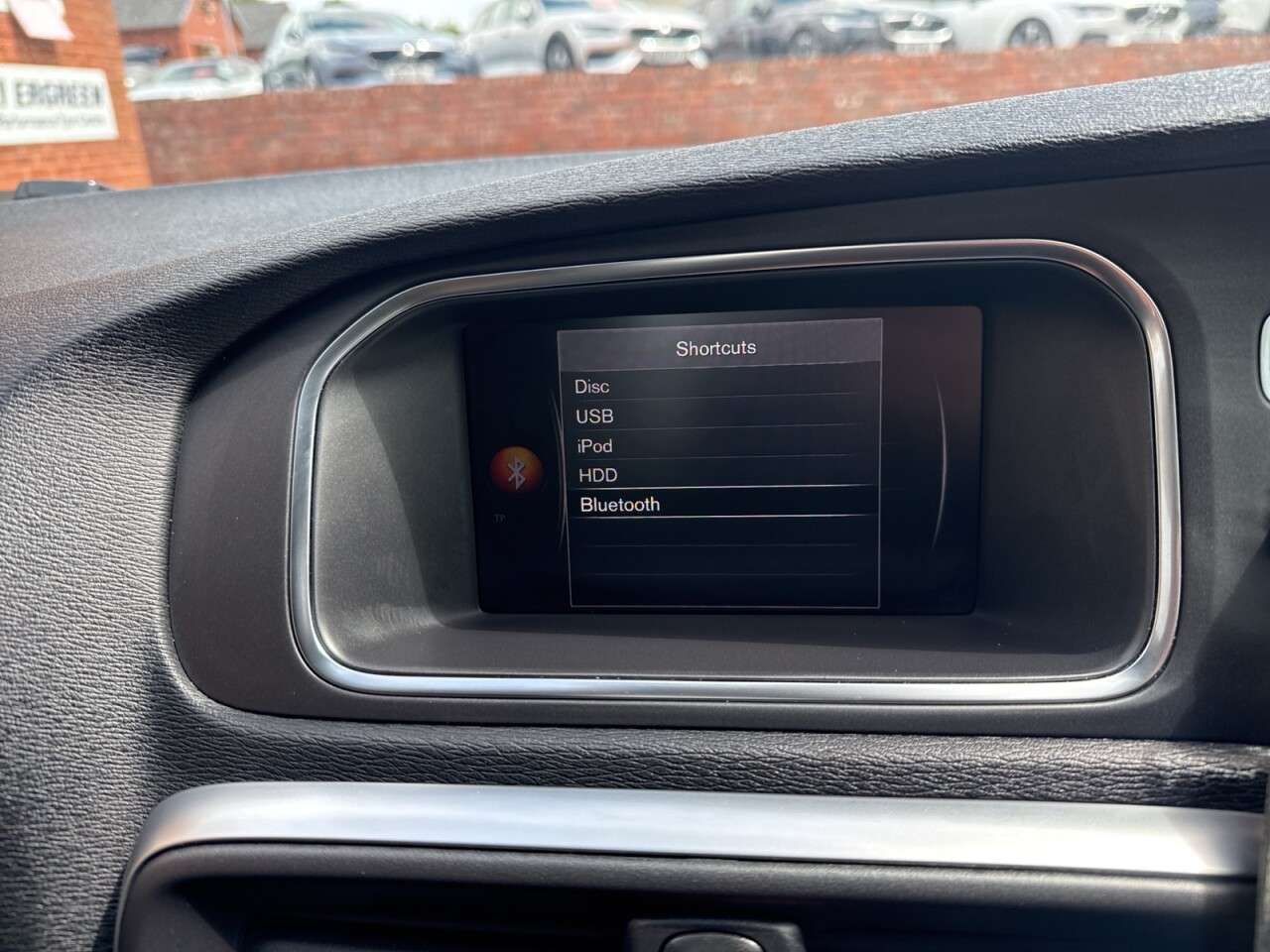 2018 VOLVO V40 2018 VOLVO V40
