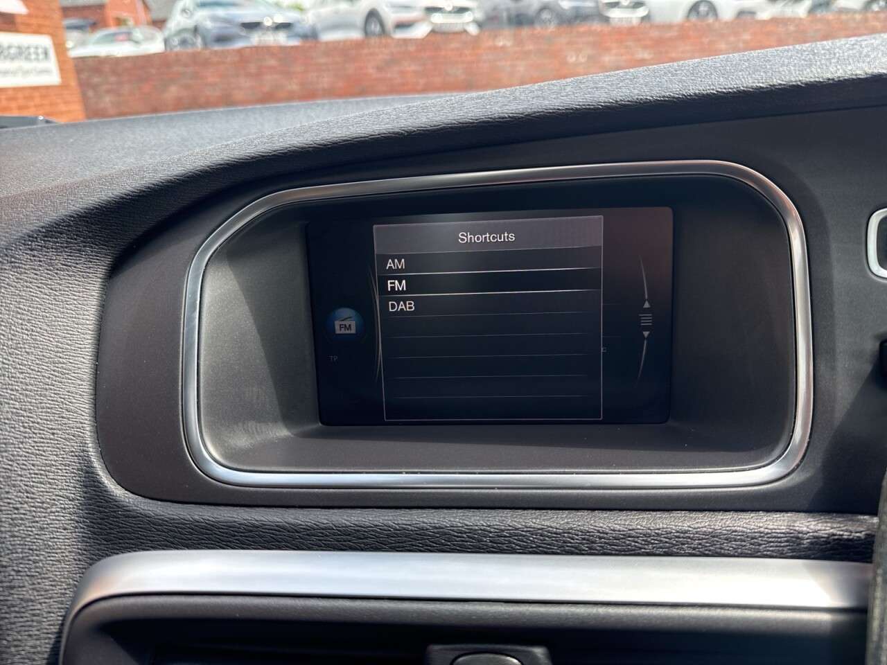 2018 VOLVO V40 2018 VOLVO V40