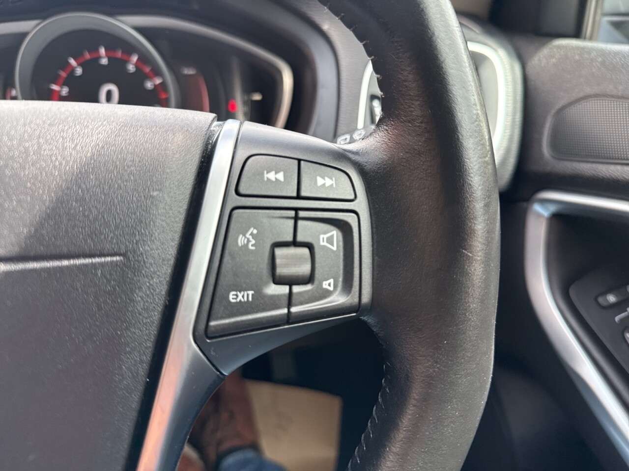 2018 VOLVO V40 2018 VOLVO V40