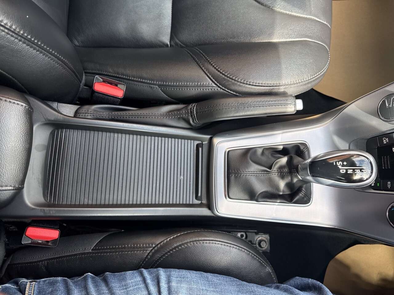 2018 VOLVO V40 2018 VOLVO V40