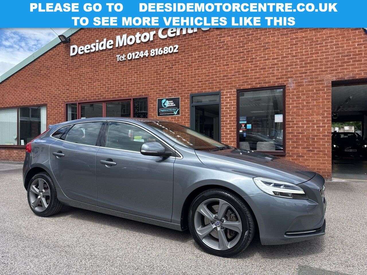 A 2018 VOLVO V40 1.5 T3 GPF Inscription Hatchback 5dr Petrol Auto Euro 6 (s/s) (152 ps) Rear A 2018 VOLVO V40 1.5 T3 GPF Inscription Hatchback 5dr Petrol Auto Euro 6 (s/s) (152 ps) Rear
