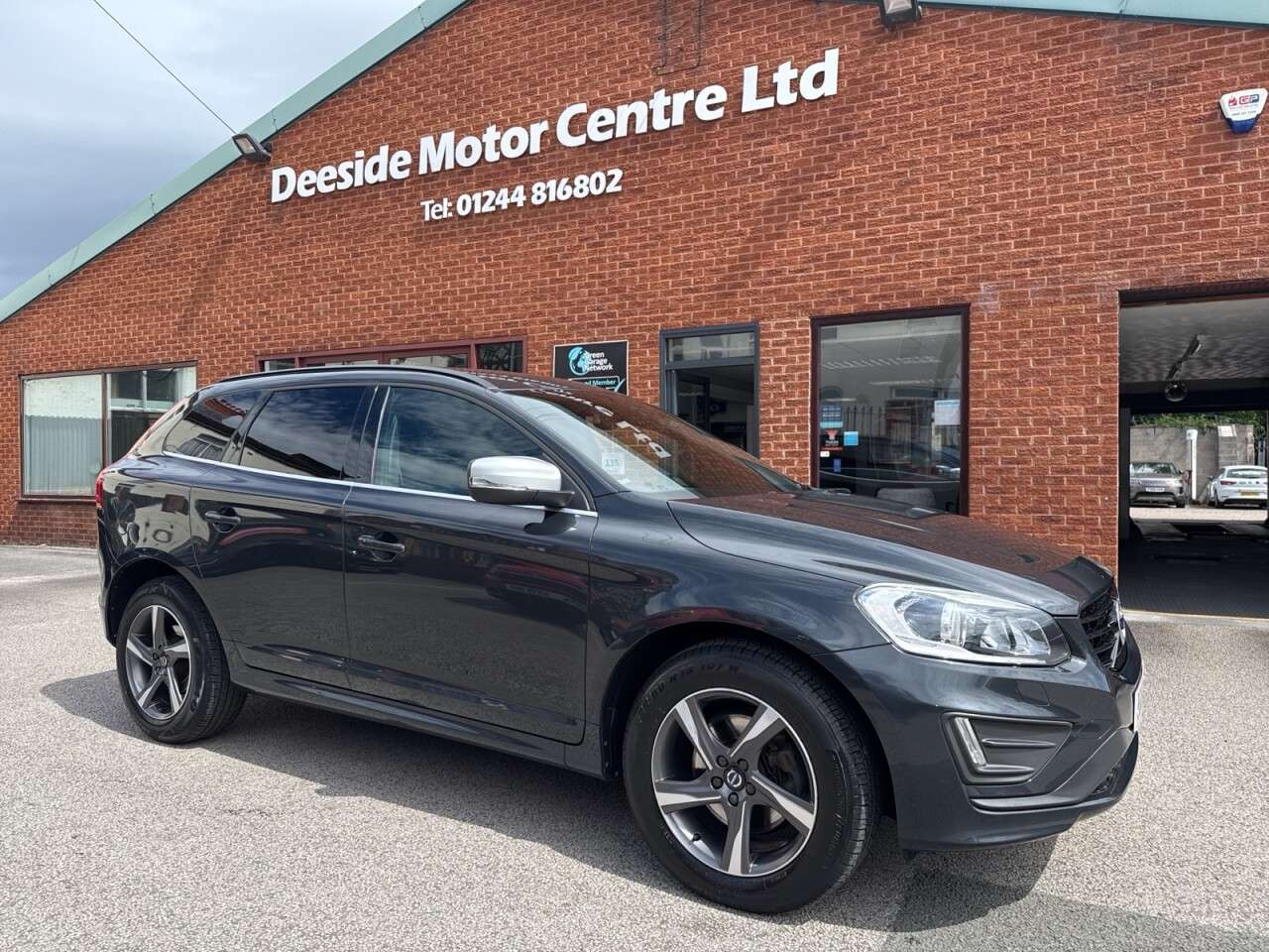 A 2016 VOLVO XC60 2.0 D4 R-Design Nav SUV 5dr Diesel Auto Euro 6 (s/s) (190 ps) A 2016 VOLVO XC60 2.0 D4 R-Design Nav SUV 5dr Diesel Auto Euro 6 (s/s) (190 ps)