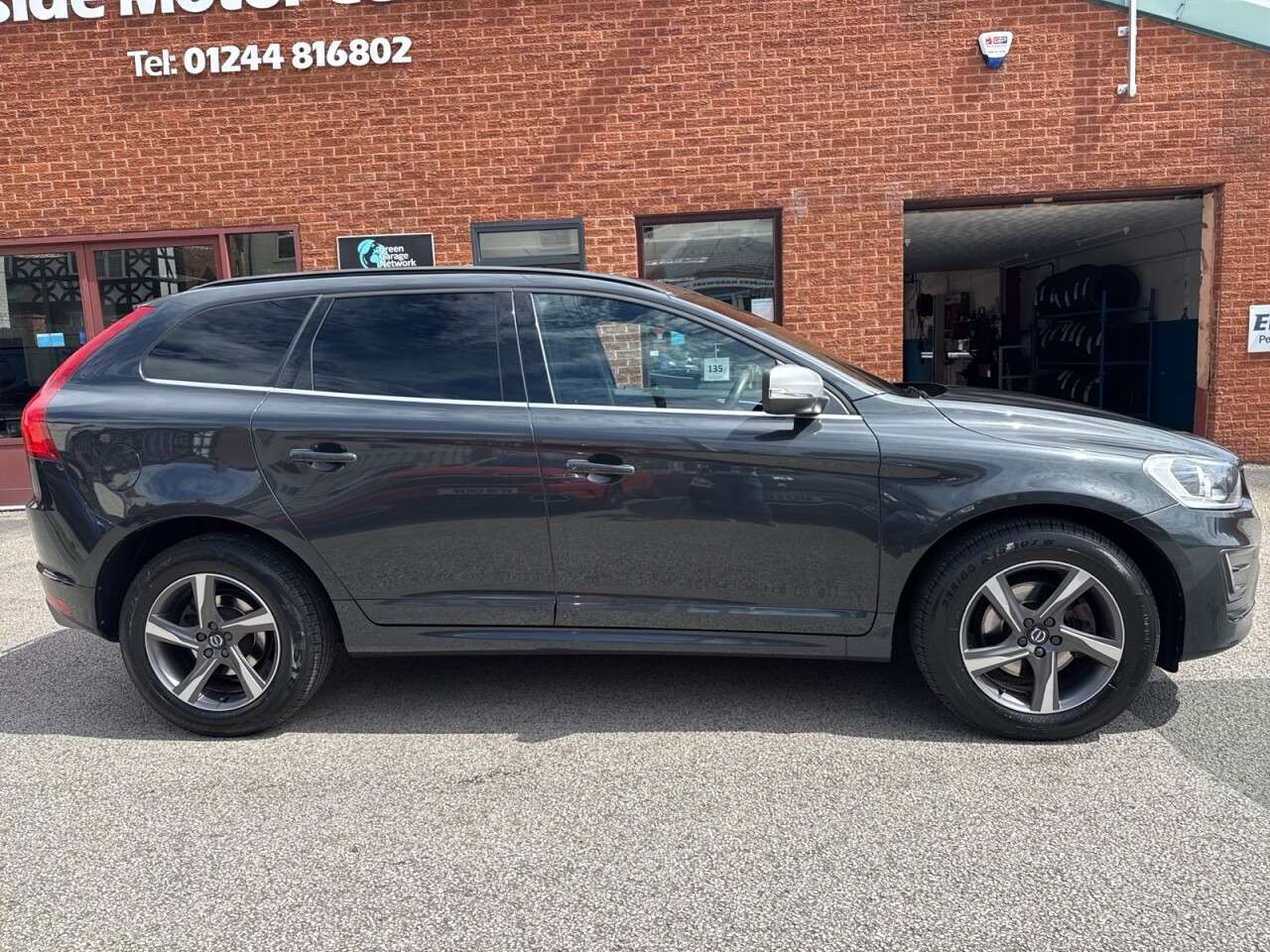 A 2016 VOLVO XC60 2.0 D4 R-Design Nav SUV 5dr Diesel Auto Euro 6 (s/s) (190 ps) A 2016 VOLVO XC60 2.0 D4 R-Design Nav SUV 5dr Diesel Auto Euro 6 (s/s) (190 ps)