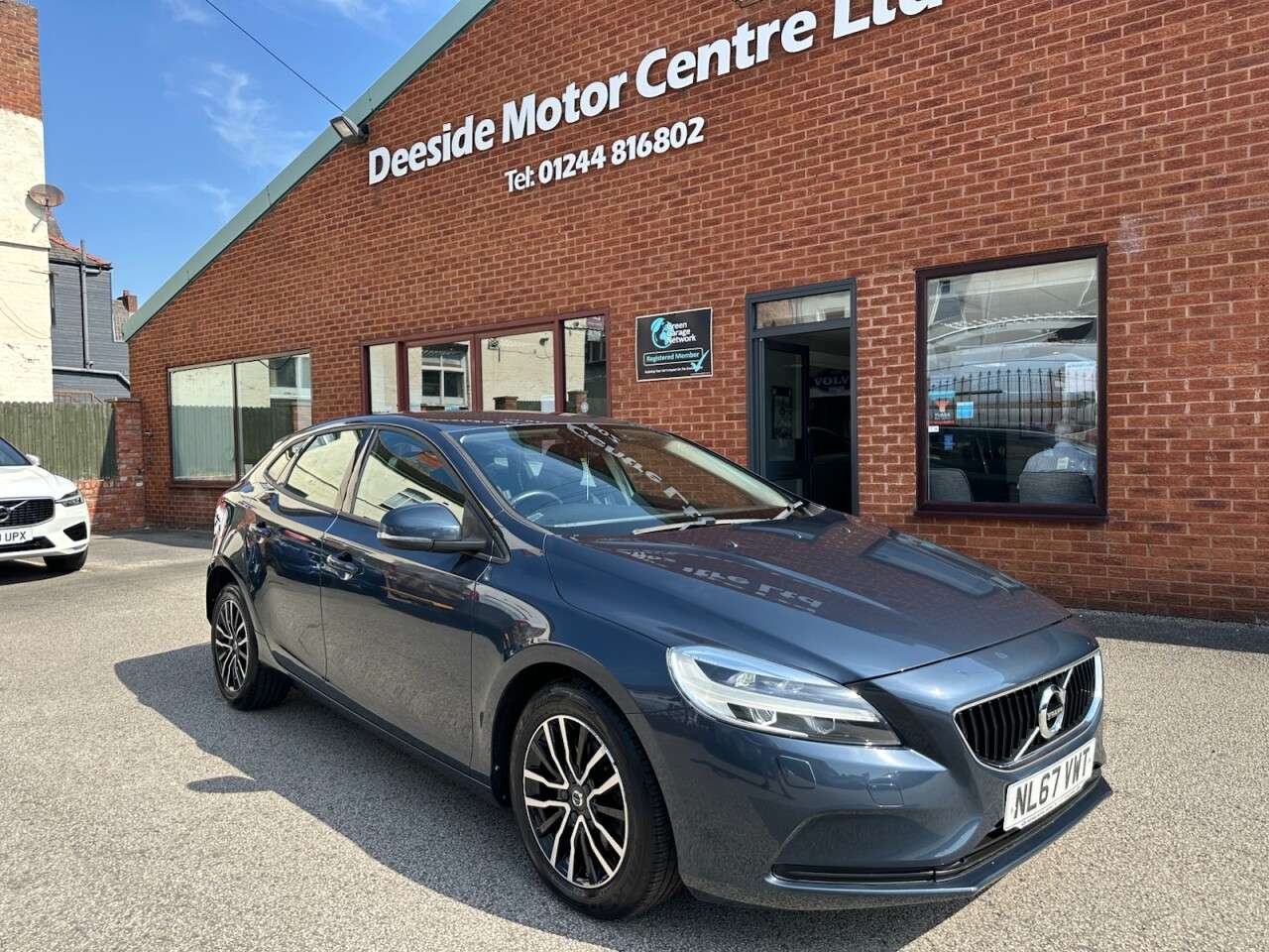 2017 VOLVO V40 2017 VOLVO V40