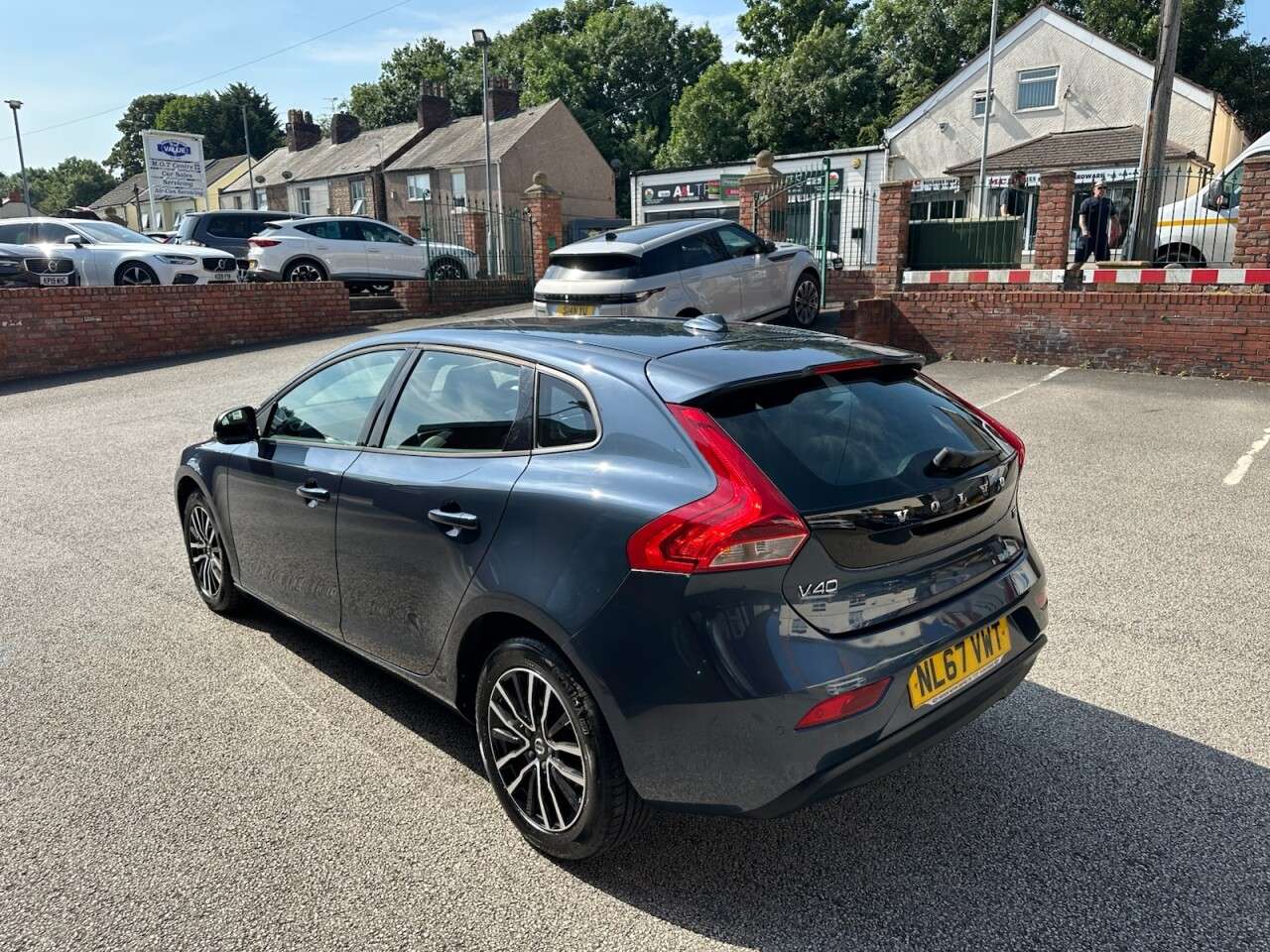 2017 VOLVO V40 2017 VOLVO V40
