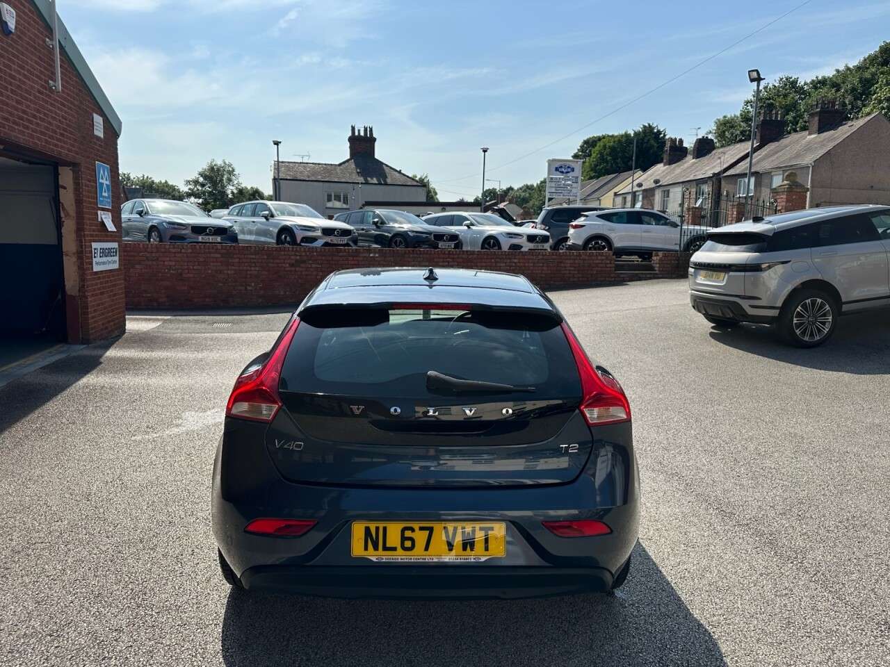 2017 VOLVO V40 2017 VOLVO V40