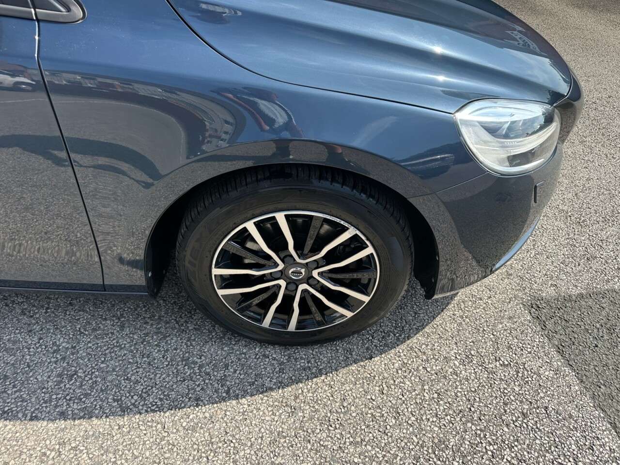 2017 VOLVO V40 2017 VOLVO V40
