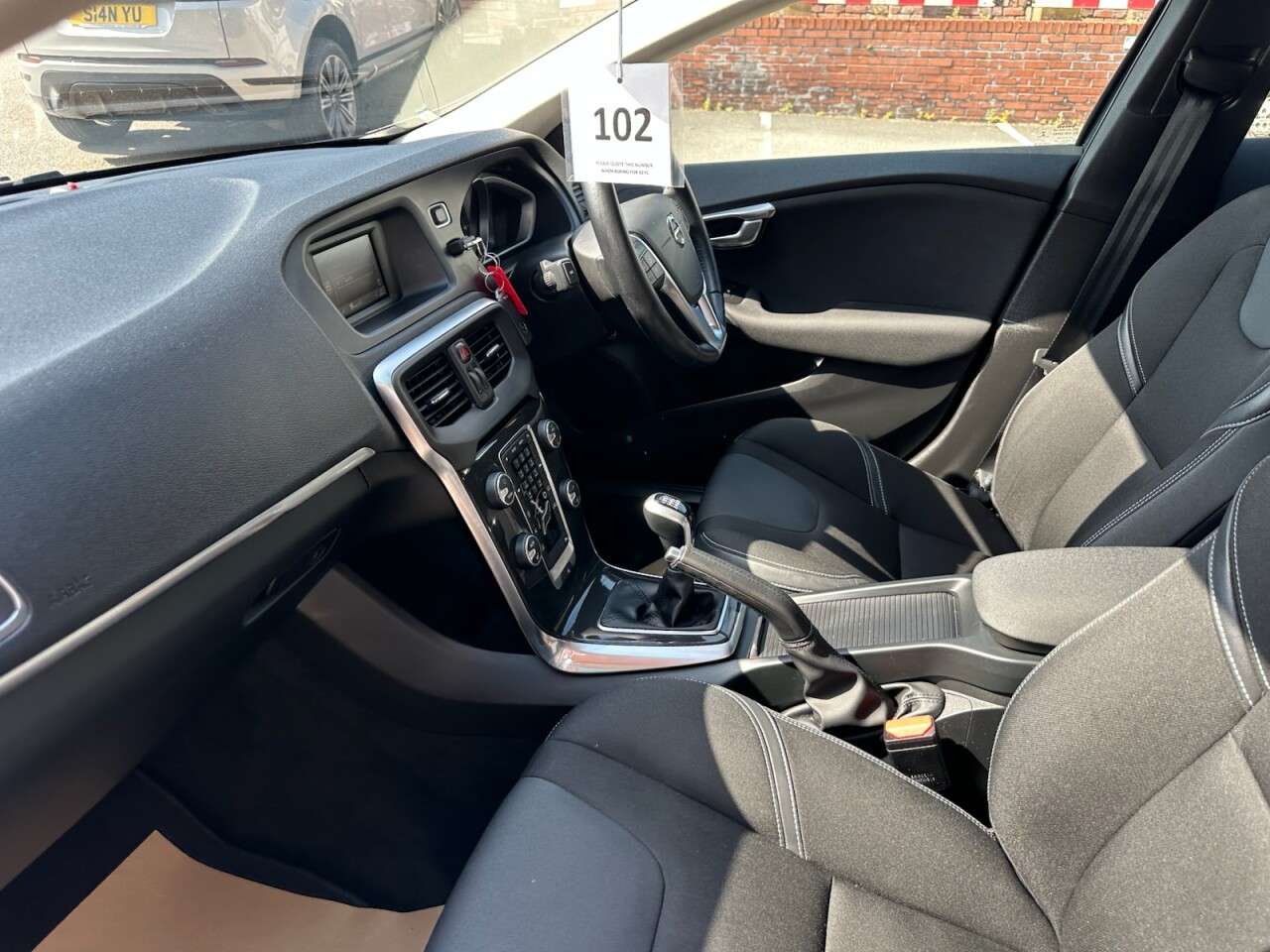 2017 VOLVO V40 2017 VOLVO V40