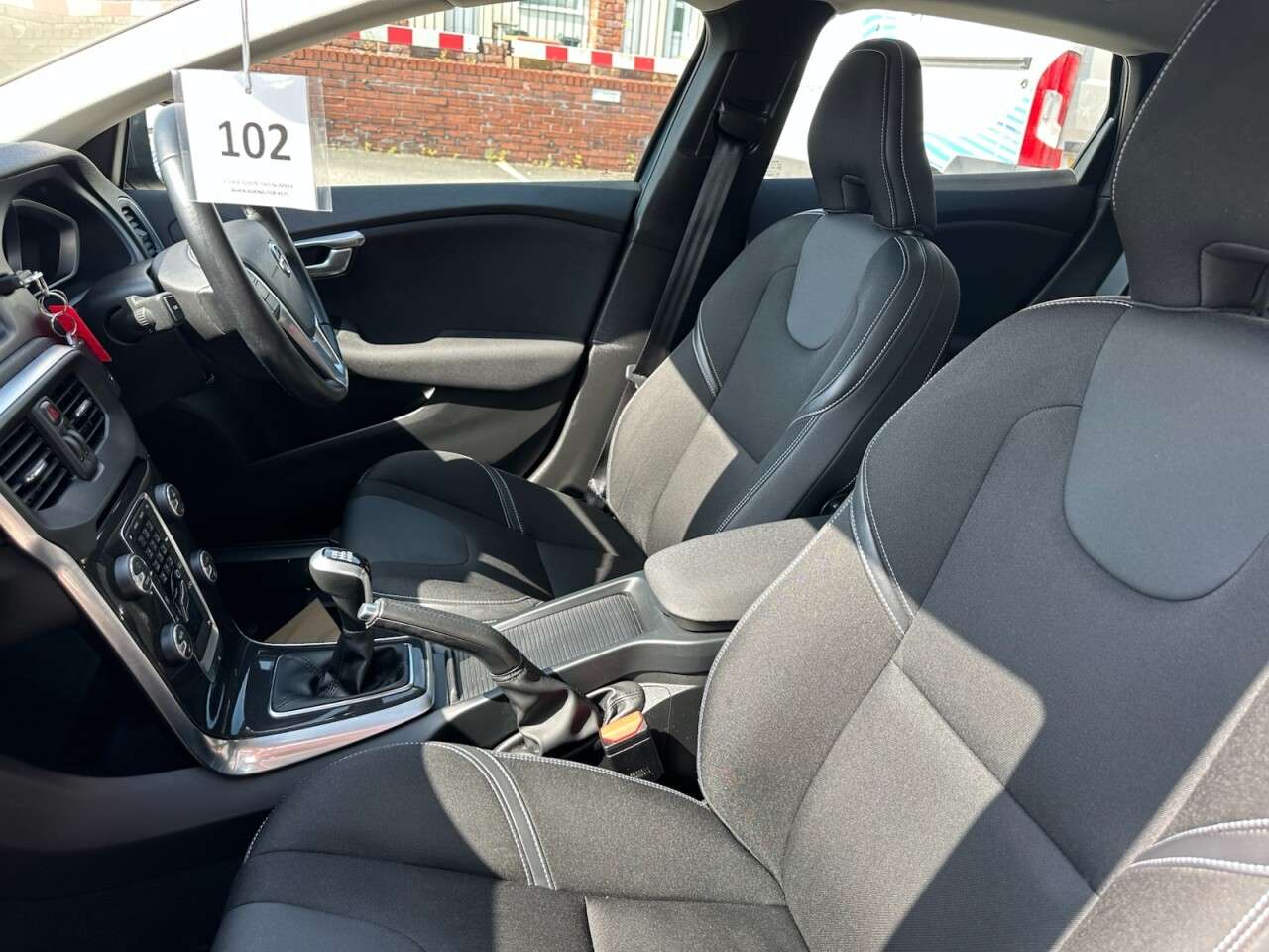 2017 VOLVO V40 2017 VOLVO V40
