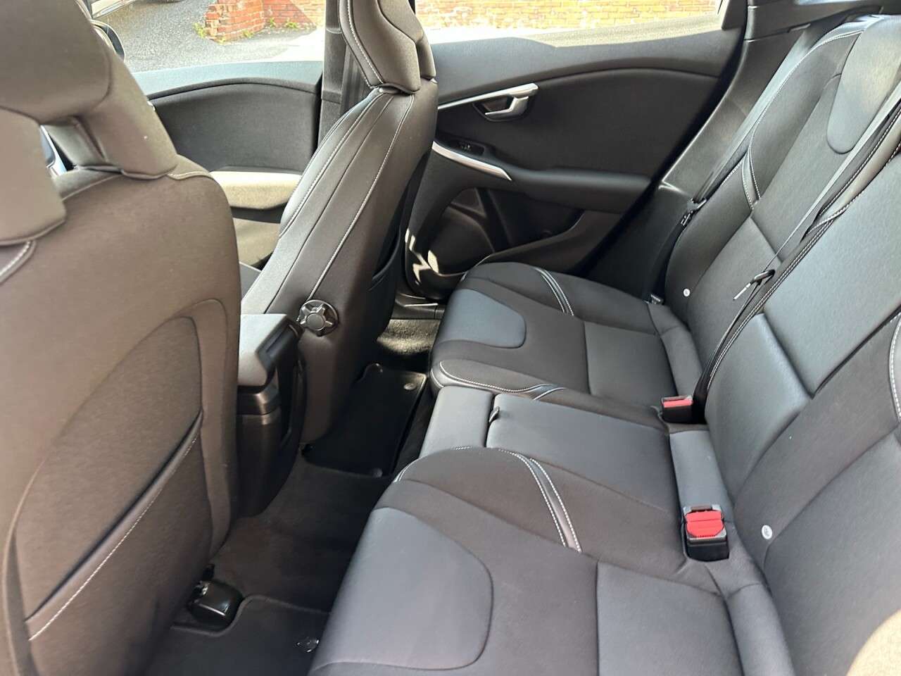 2017 VOLVO V40 2017 VOLVO V40