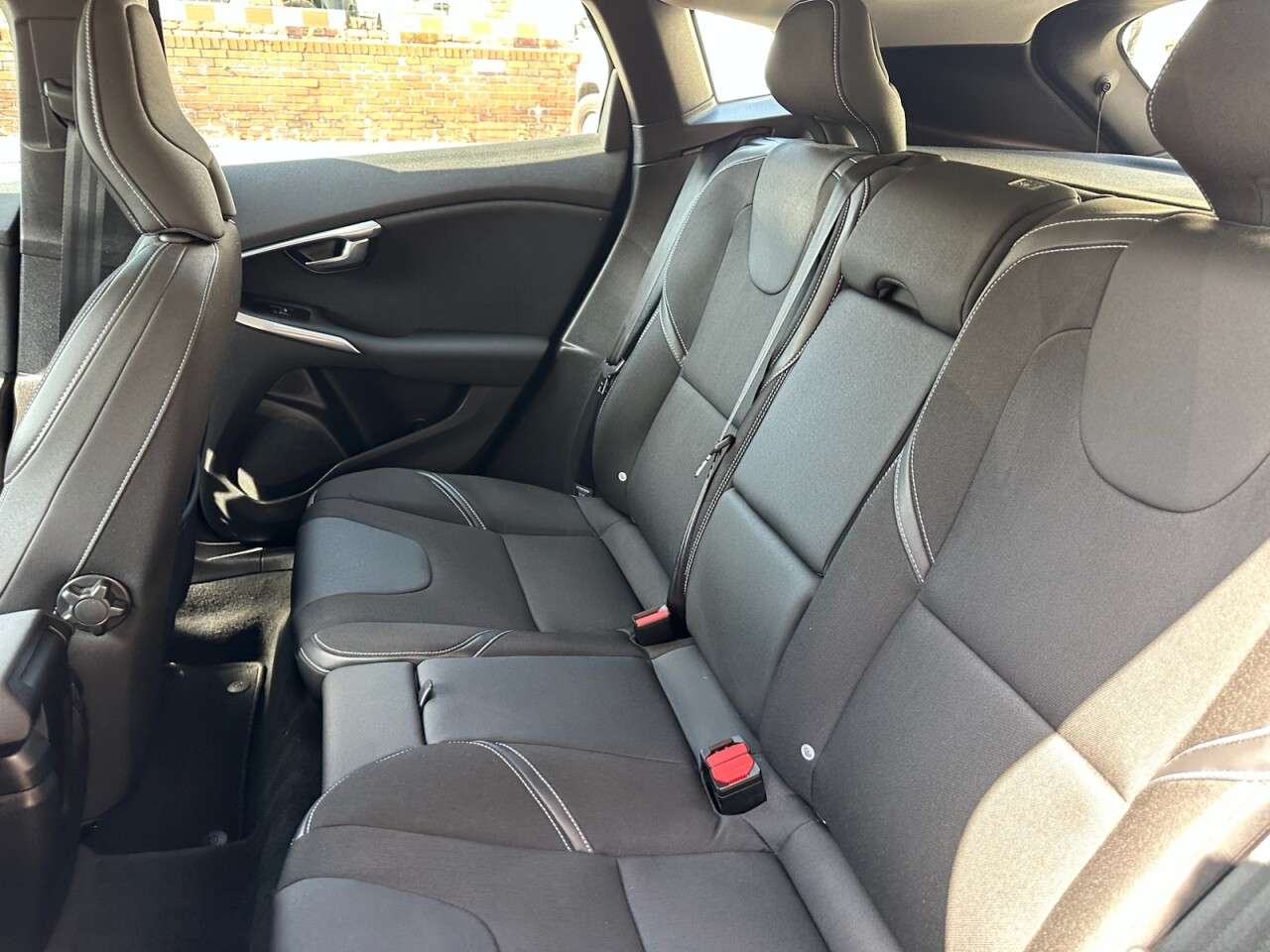 2017 VOLVO V40 2017 VOLVO V40