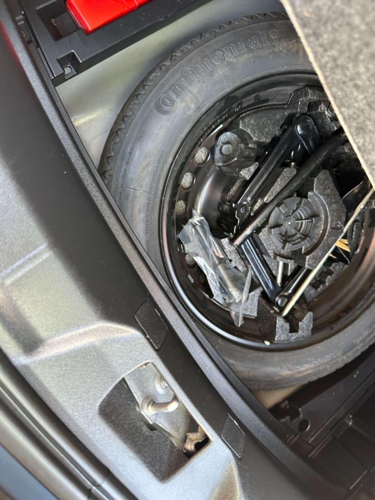 2017 VOLVO V40 2017 VOLVO V40