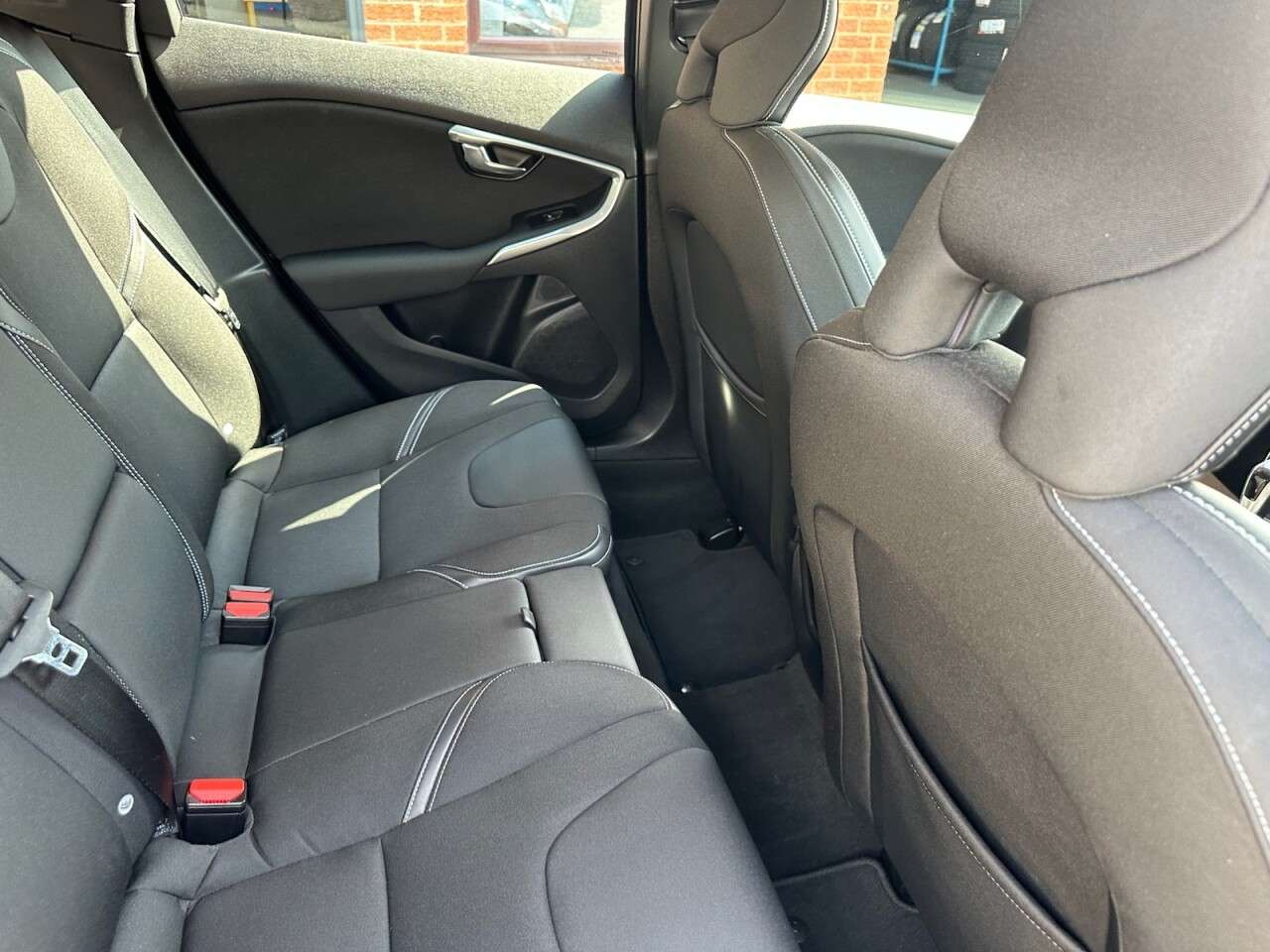 2017 VOLVO V40 2017 VOLVO V40