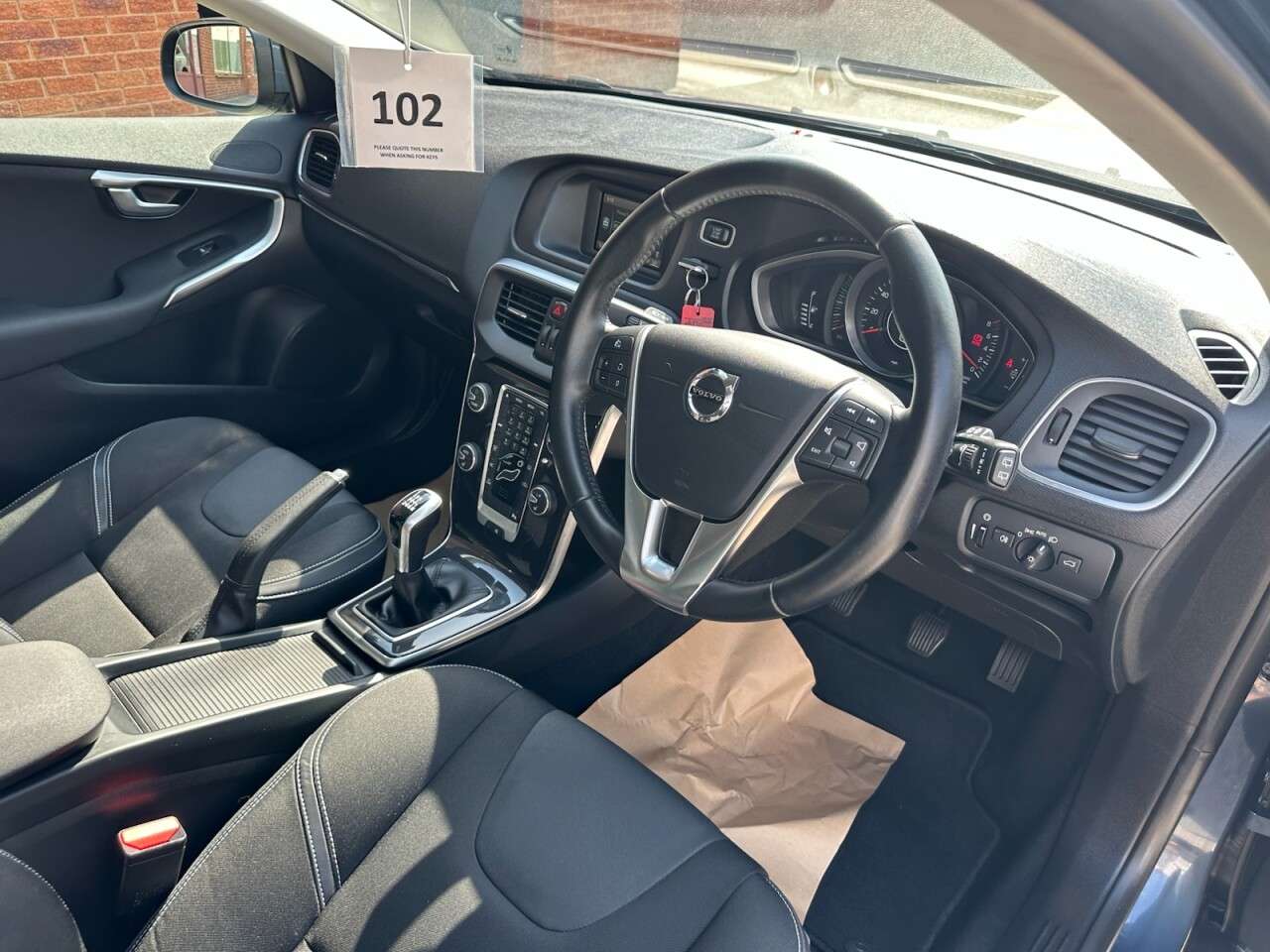 2017 VOLVO V40 2017 VOLVO V40