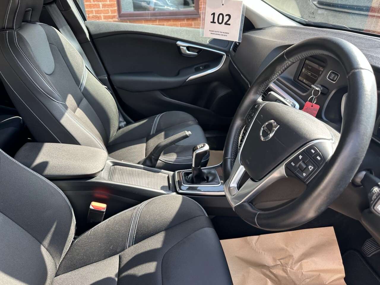 2017 VOLVO V40 2017 VOLVO V40