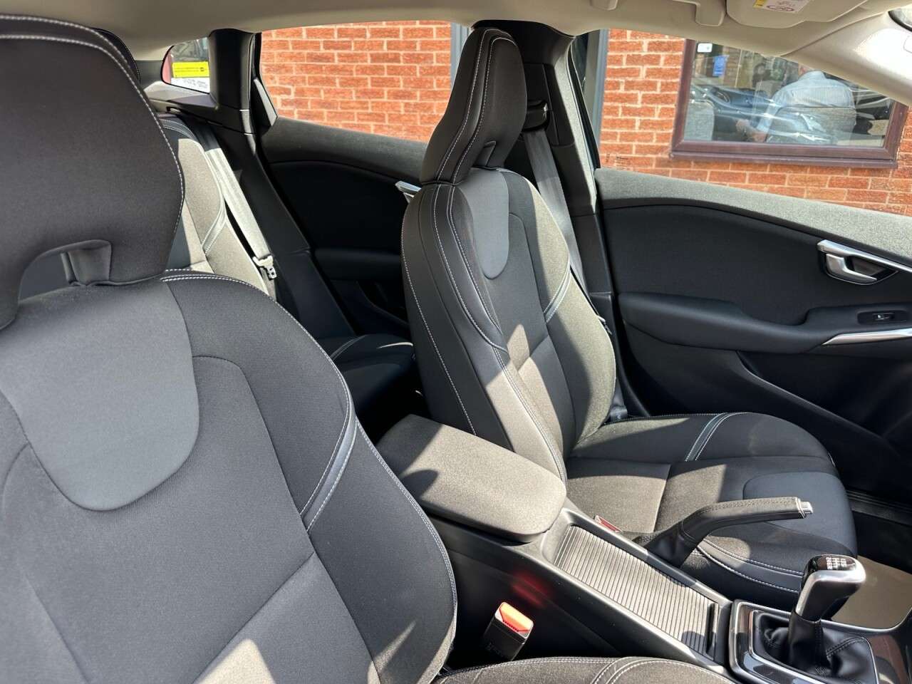 2017 VOLVO V40 2017 VOLVO V40