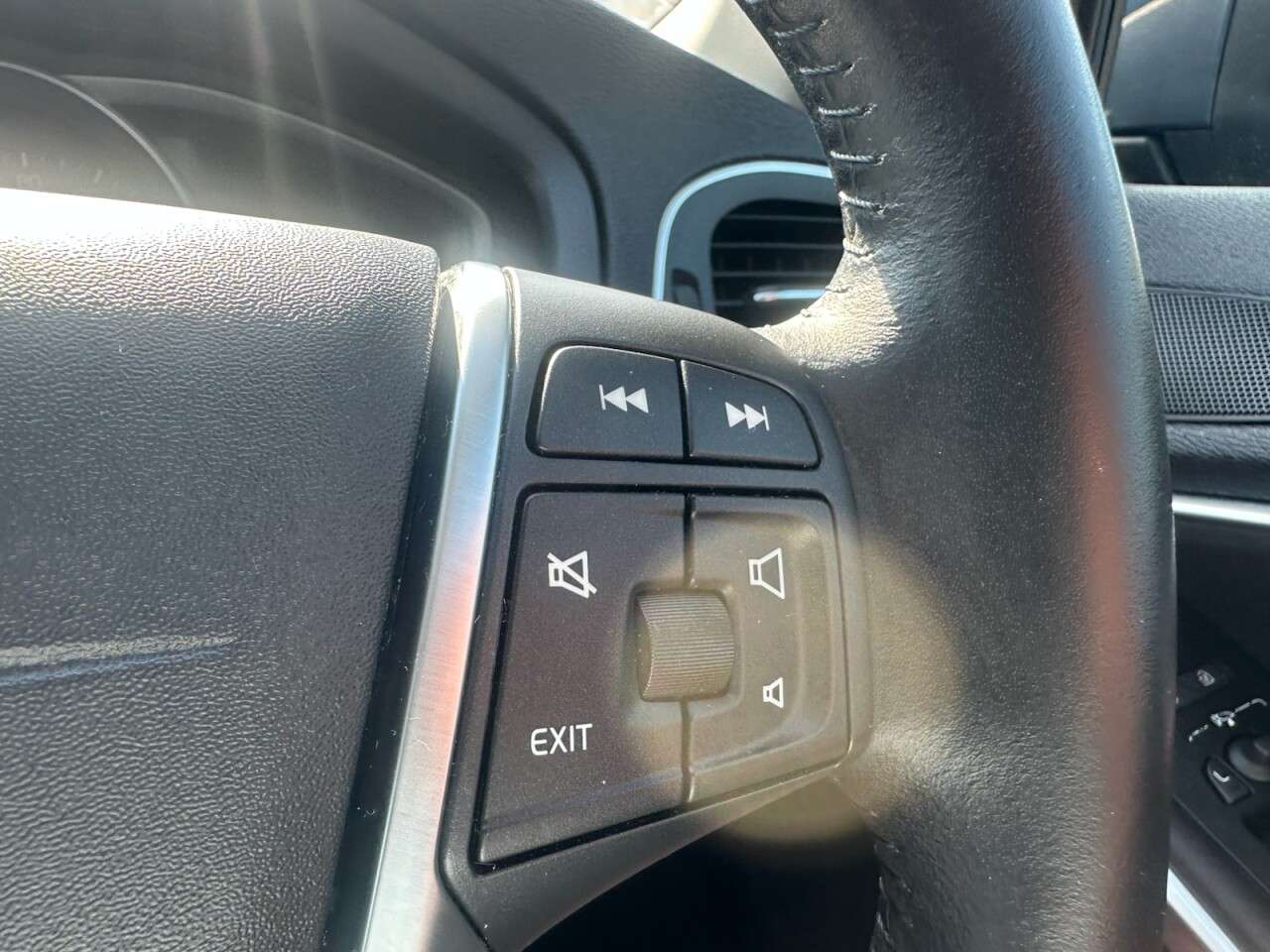 2017 VOLVO V40 2017 VOLVO V40