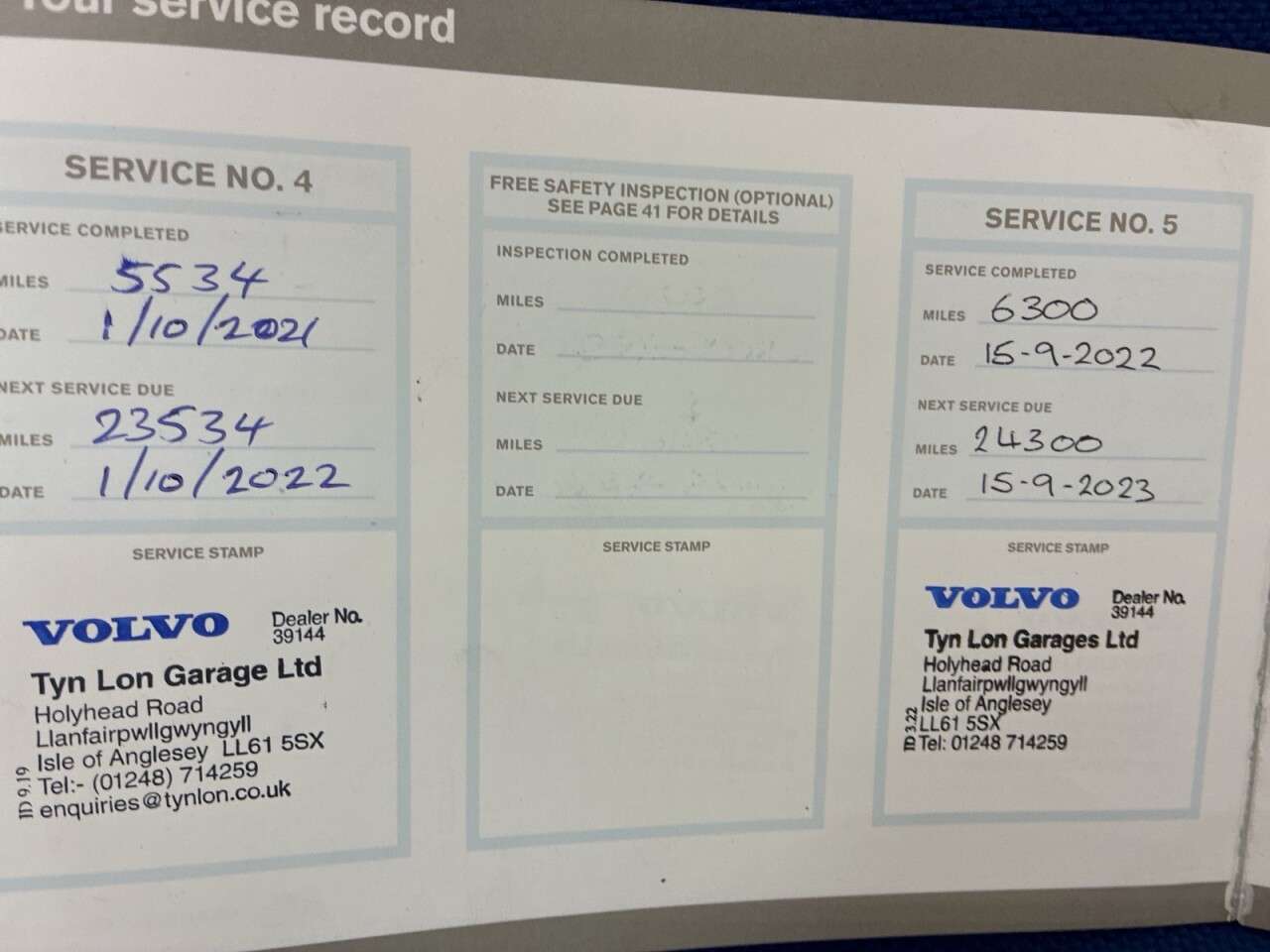 2017 VOLVO V40 2017 VOLVO V40