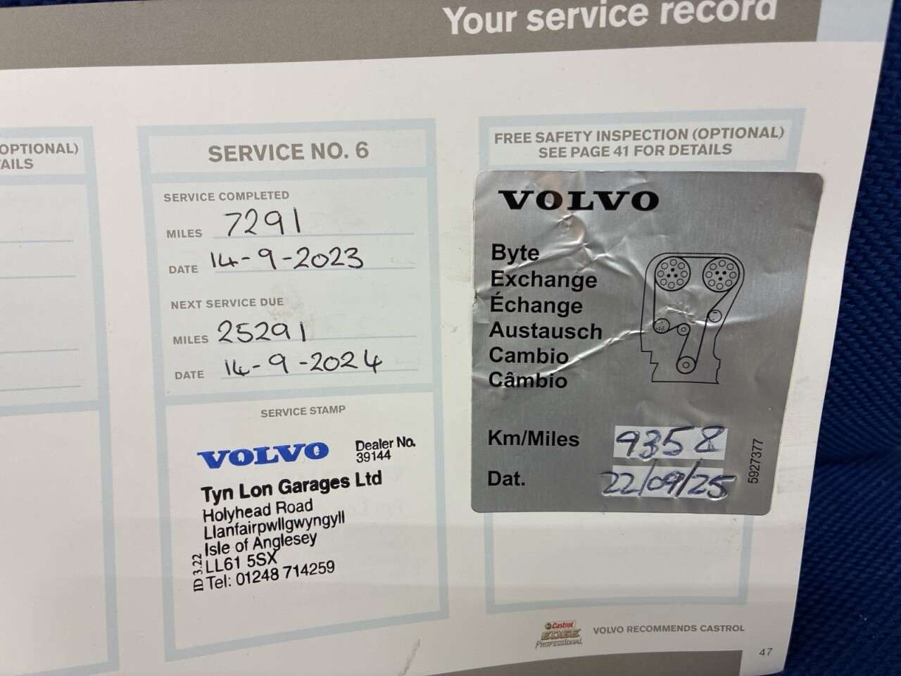 2017 VOLVO V40 2017 VOLVO V40