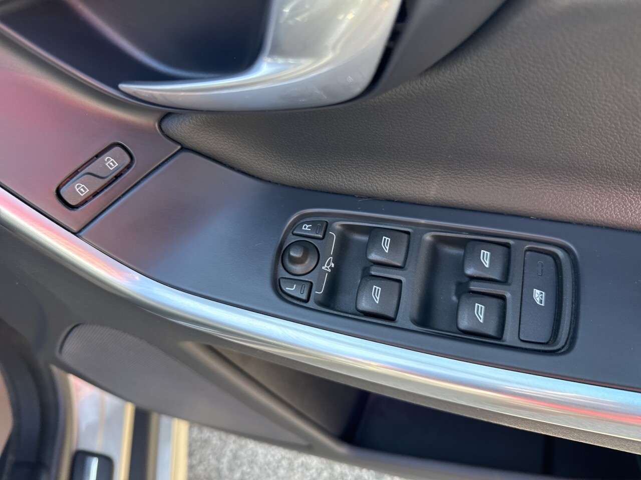 2017 VOLVO XC60 2017 VOLVO XC60