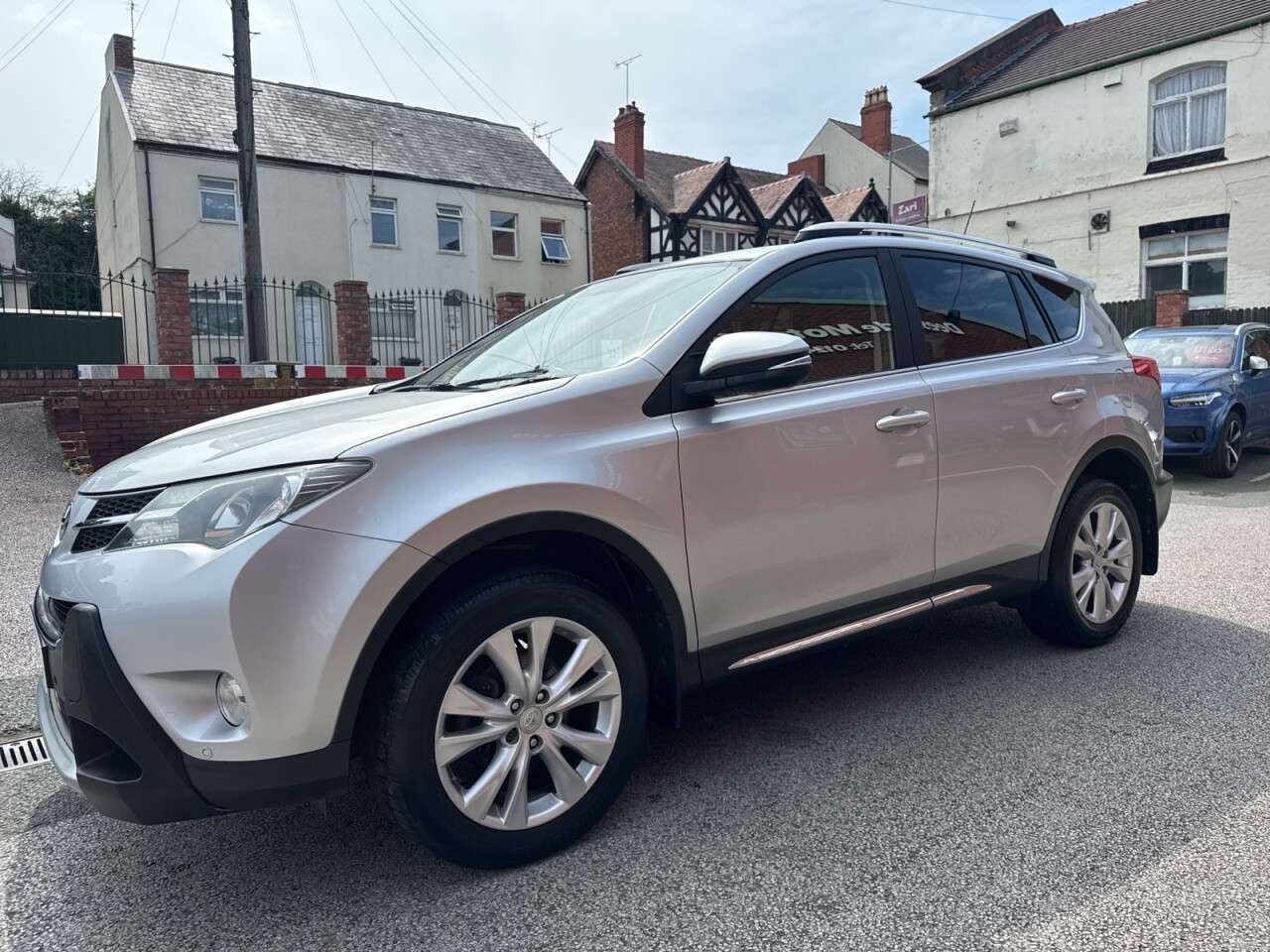 A 2014 TOYOTA RAV4 2.2 D-4D Invincible SUV 5dr Diesel Manual 4WD Euro 5 (150 ps) A 2014 TOYOTA RAV4 2.2 D-4D Invincible SUV 5dr Diesel Manual 4WD Euro 5 (150 ps)