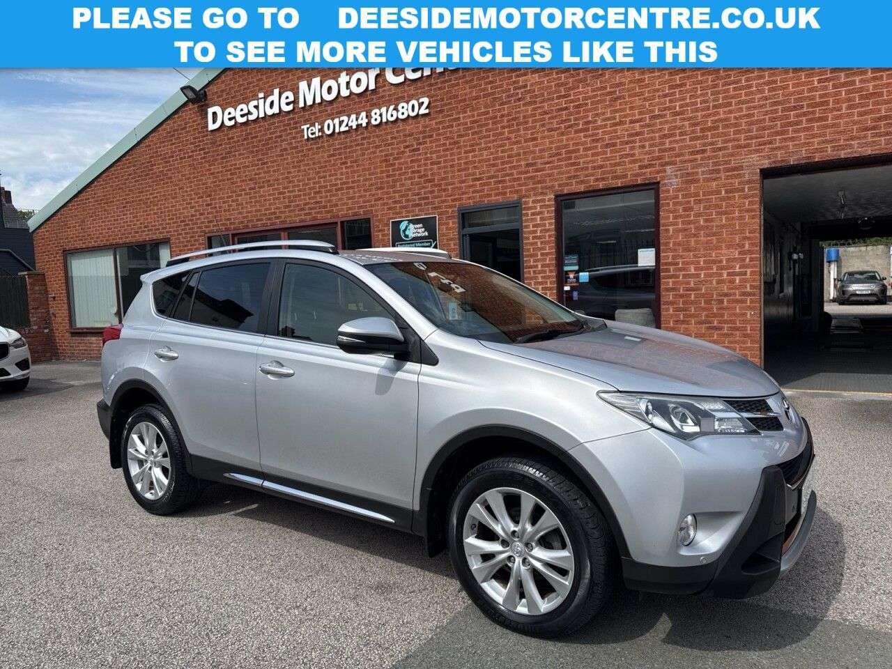 A 2014 TOYOTA RAV4 2.2 D-4D Invincible SUV 5dr Diesel Manual 4WD Euro 5 (150 ps) A 2014 TOYOTA RAV4 2.2 D-4D Invincible SUV 5dr Diesel Manual 4WD Euro 5 (150 ps)