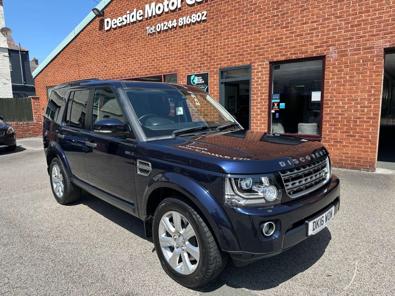 A 2016 LAND ROVER DISCOVERY 4 3.0 SD V6 SE Tech SUV 5dr Diesel Auto 4WD Euro 6 (s/s) (256 bhp) A 2016 LAND ROVER DISCOVERY 4 3.0 SD V6 SE Tech SUV 5dr Diesel Auto 4WD Euro 6 (s/s) (256 bhp)