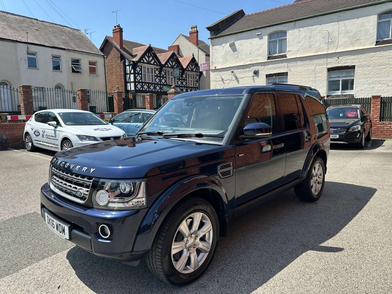 A 2016 LAND ROVER DISCOVERY 4 3.0 SD V6 SE Tech SUV 5dr Diesel Auto 4WD Euro 6 (s/s) (256 bhp) A 2016 LAND ROVER DISCOVERY 4 3.0 SD V6 SE Tech SUV 5dr Diesel Auto 4WD Euro 6 (s/s) (256 bhp)