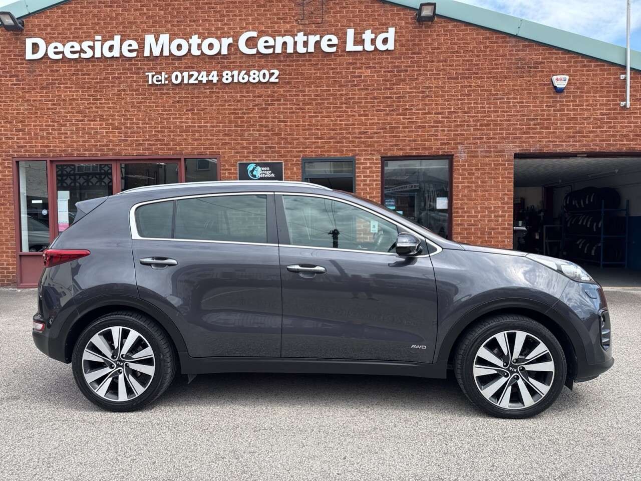 A 2017 KIA SPORTAGE 2.0 CRDi KX-4 SUV 5dr Diesel Manual AWD Euro 6 (182 bhp) Rear view camera p A 2017 KIA SPORTAGE 2.0 CRDi KX-4 SUV 5dr Diesel Manual AWD Euro 6 (182 bhp) Rear view camera p