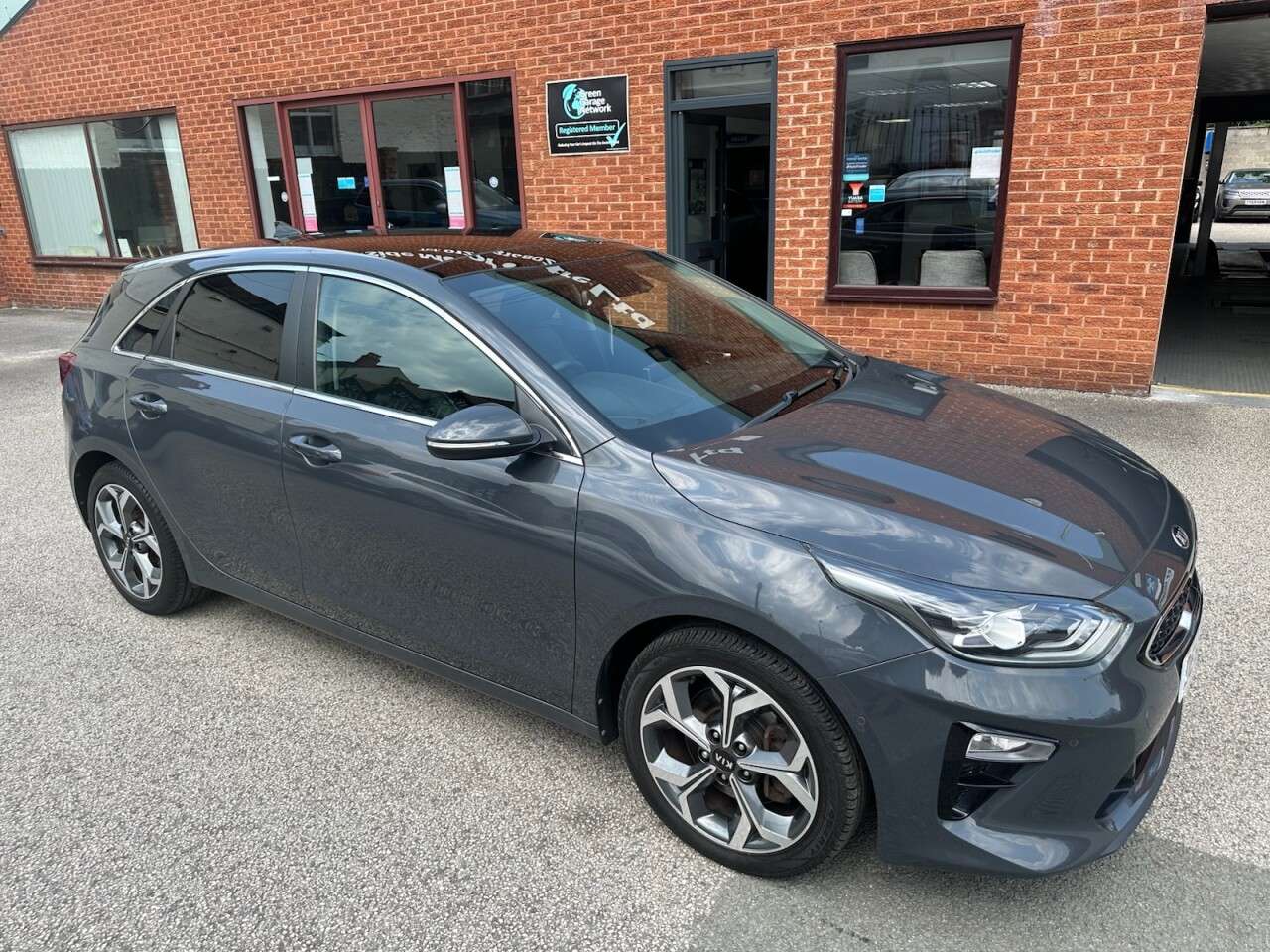 A 2018 KIA CEED 1.4 T-GDi First Edition Hatchback 5dr Petrol Manual Euro 6 (s/s) (138 bhp) A 2018 KIA CEED 1.4 T-GDi First Edition Hatchback 5dr Petrol Manual Euro 6 (s/s) (138 bhp)