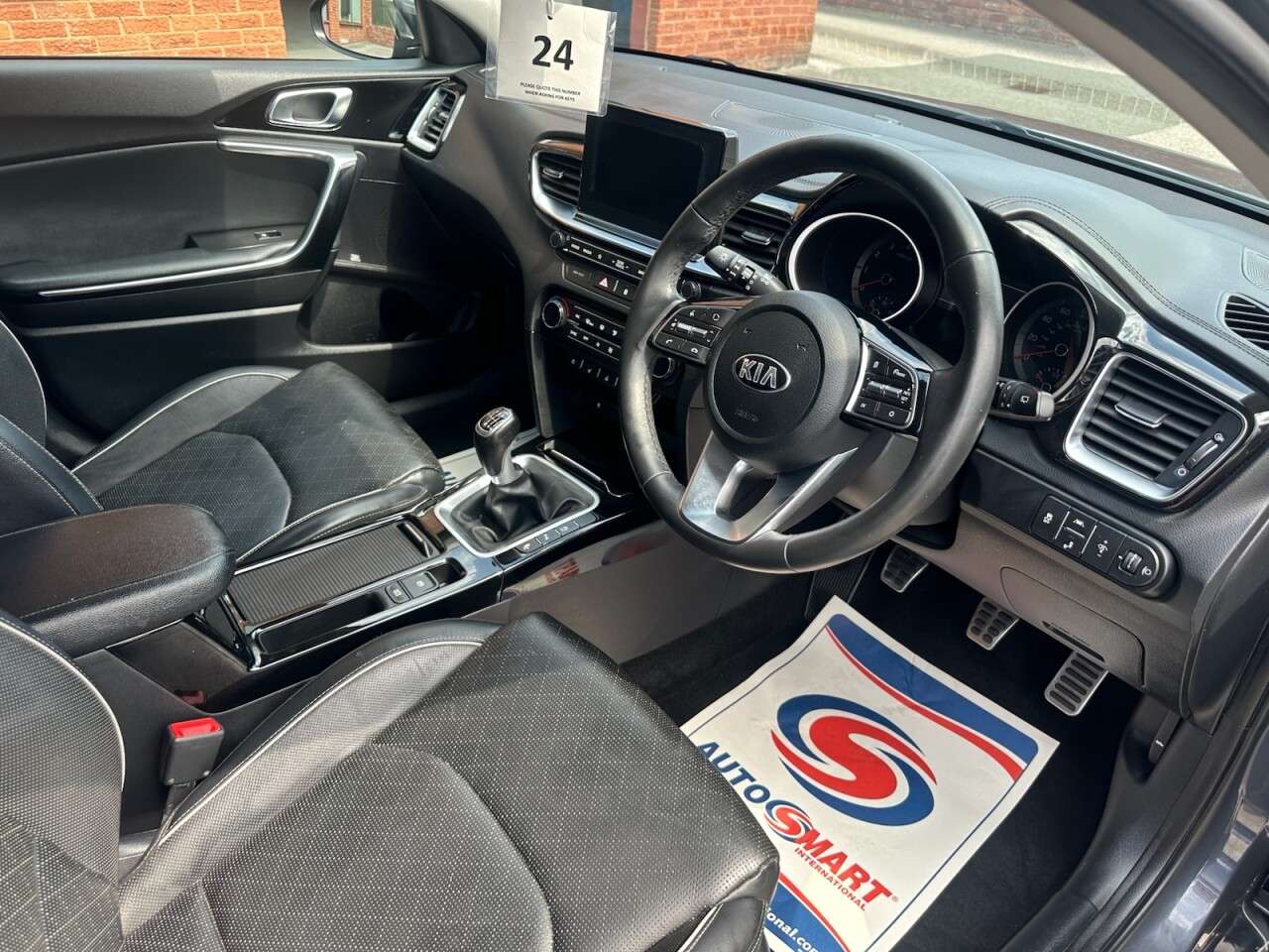 A 2018 KIA CEED 1.4 T-GDi First Edition Hatchback 5dr Petrol Manual Euro 6 (s/s) (138 bhp) A 2018 KIA CEED 1.4 T-GDi First Edition Hatchback 5dr Petrol Manual Euro 6 (s/s) (138 bhp)