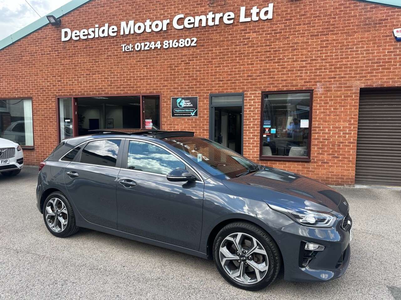 A 2018 KIA CEED 1.4 T-GDi First Edition Hatchback 5dr Petrol Manual Euro 6 (s/s) (138 bhp) A 2018 KIA CEED 1.4 T-GDi First Edition Hatchback 5dr Petrol Manual Euro 6 (s/s) (138 bhp)