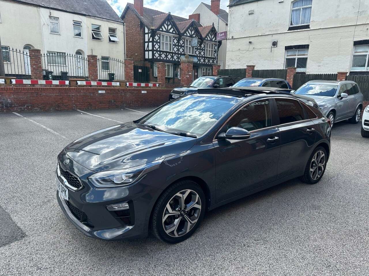 A 2018 KIA CEED 1.4 T-GDi First Edition Hatchback 5dr Petrol Manual Euro 6 (s/s) (138 bhp) A 2018 KIA CEED 1.4 T-GDi First Edition Hatchback 5dr Petrol Manual Euro 6 (s/s) (138 bhp)