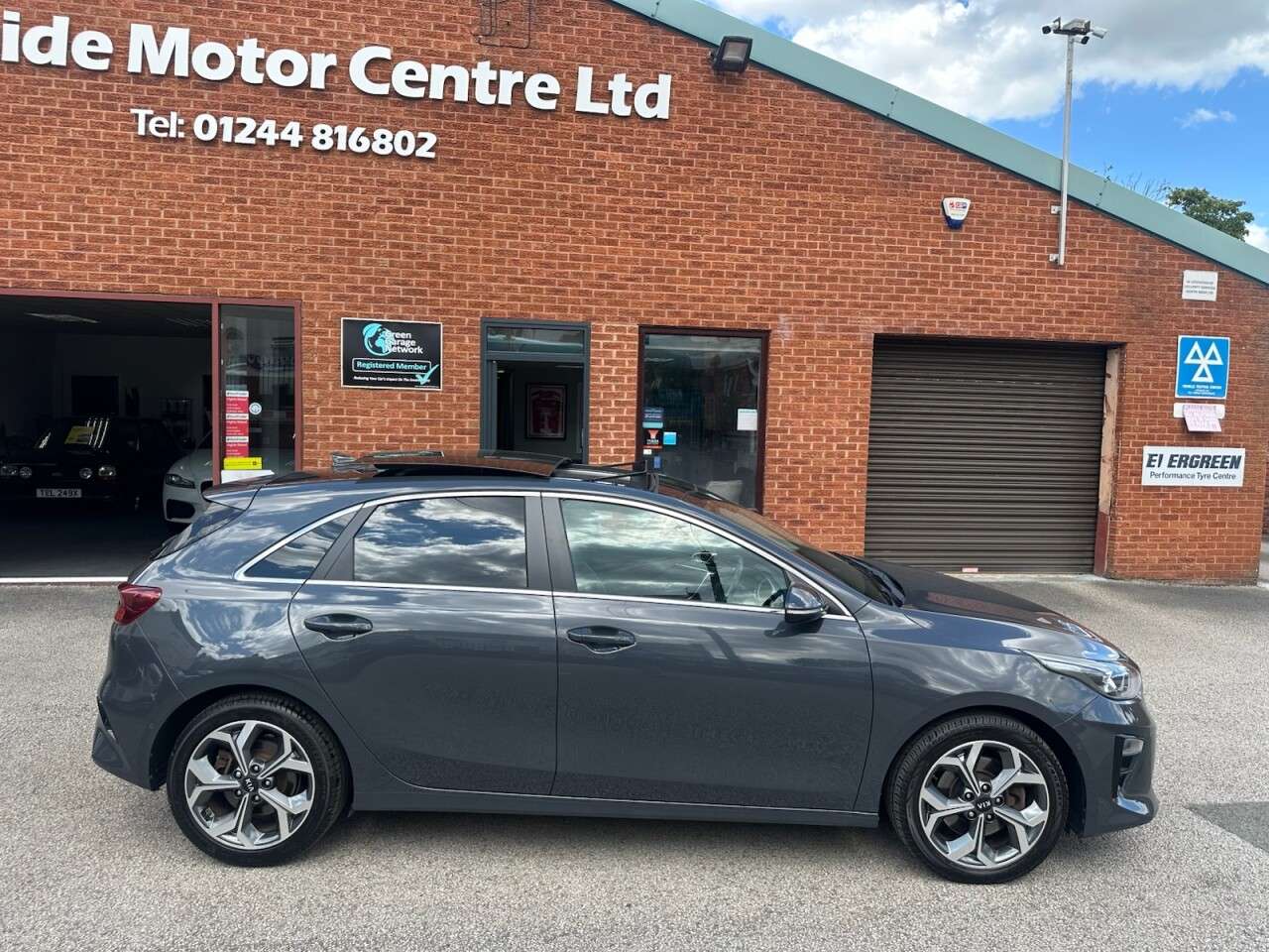 A 2018 KIA CEED 1.4 T-GDi First Edition Hatchback 5dr Petrol Manual Euro 6 (s/s) (138 bhp) A 2018 KIA CEED 1.4 T-GDi First Edition Hatchback 5dr Petrol Manual Euro 6 (s/s) (138 bhp)
