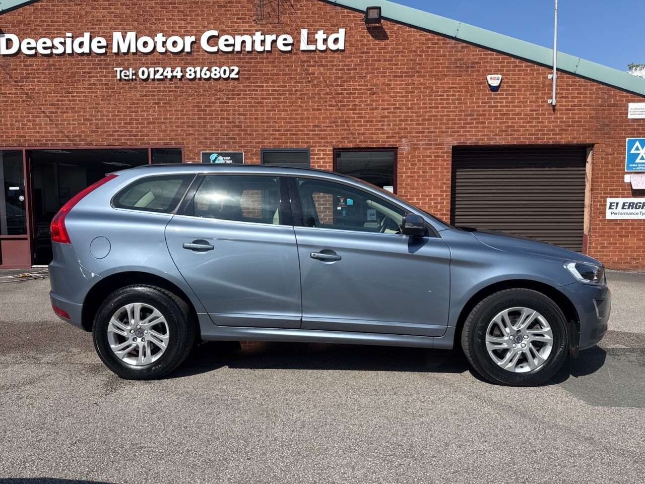 A 2016 VOLVO XC60 2.0 D4 SE Nav SUV 5dr Diesel Auto Euro 6 (s/s) (190 ps) A 2016 VOLVO XC60 2.0 D4 SE Nav SUV 5dr Diesel Auto Euro 6 (s/s) (190 ps)