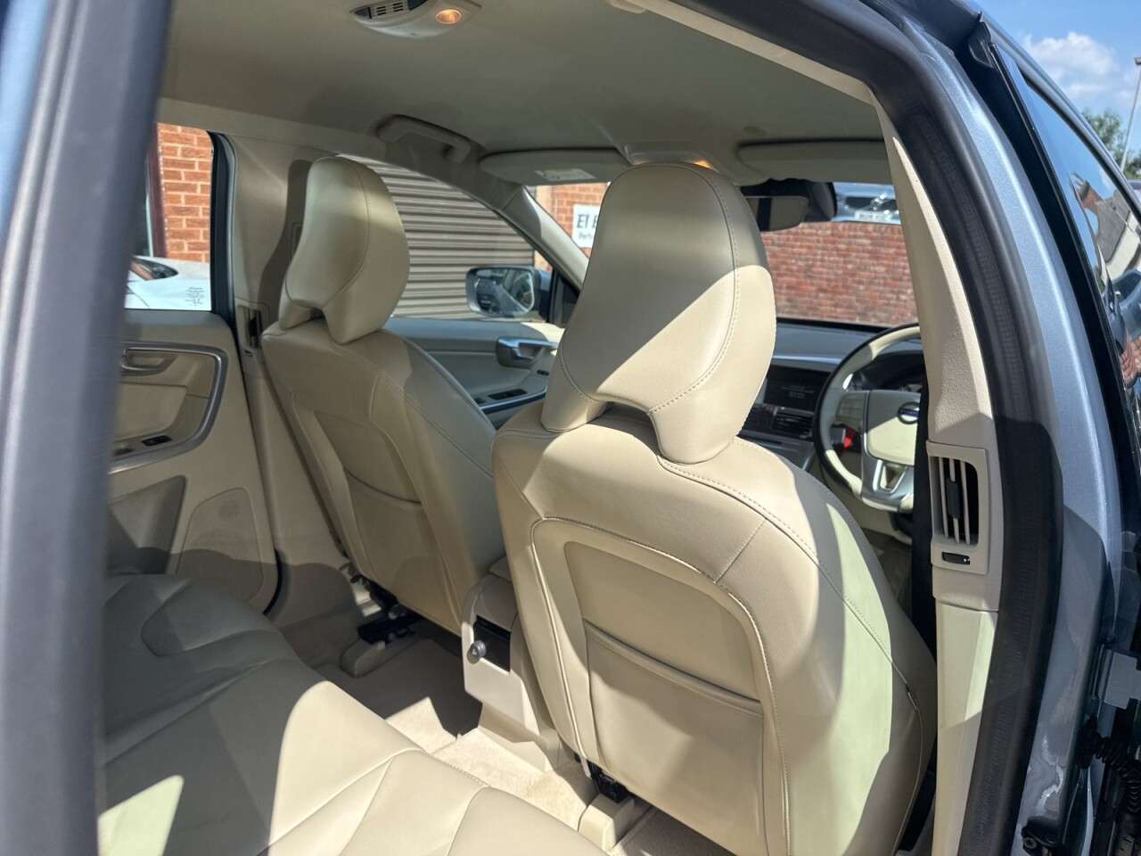 2016 VOLVO XC60 2016 VOLVO XC60