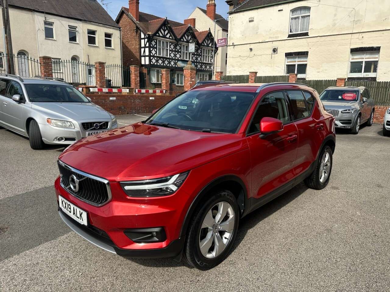 A 2019 VOLVO XC40 1.5 T3 Momentum Pro SUV 5dr Petrol Manual Euro 6 (s/s) (163 ps) A 2019 VOLVO XC40 1.5 T3 Momentum Pro SUV 5dr Petrol Manual Euro 6 (s/s) (163 ps)