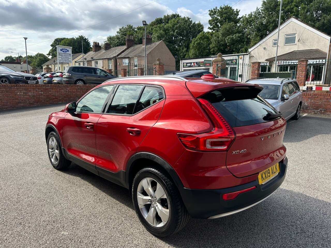 2019 VOLVO XC40 2019 VOLVO XC40