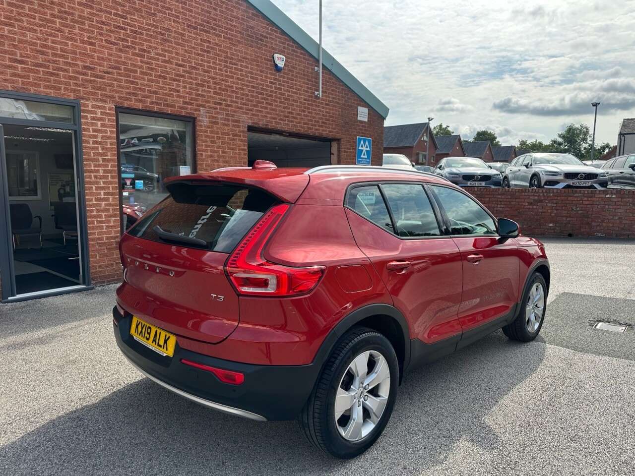 2019 VOLVO XC40 2019 VOLVO XC40