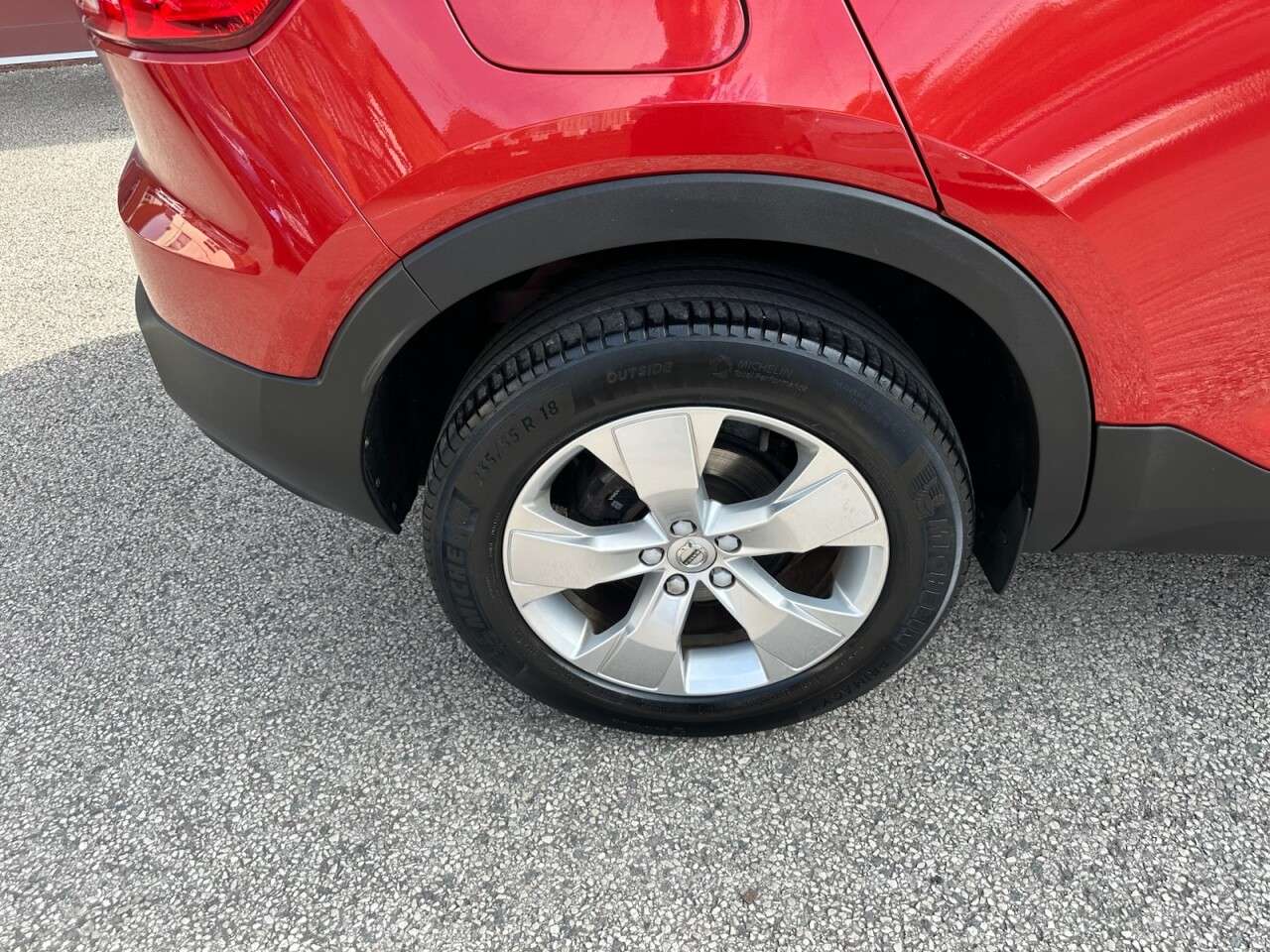 2019 VOLVO XC40 2019 VOLVO XC40