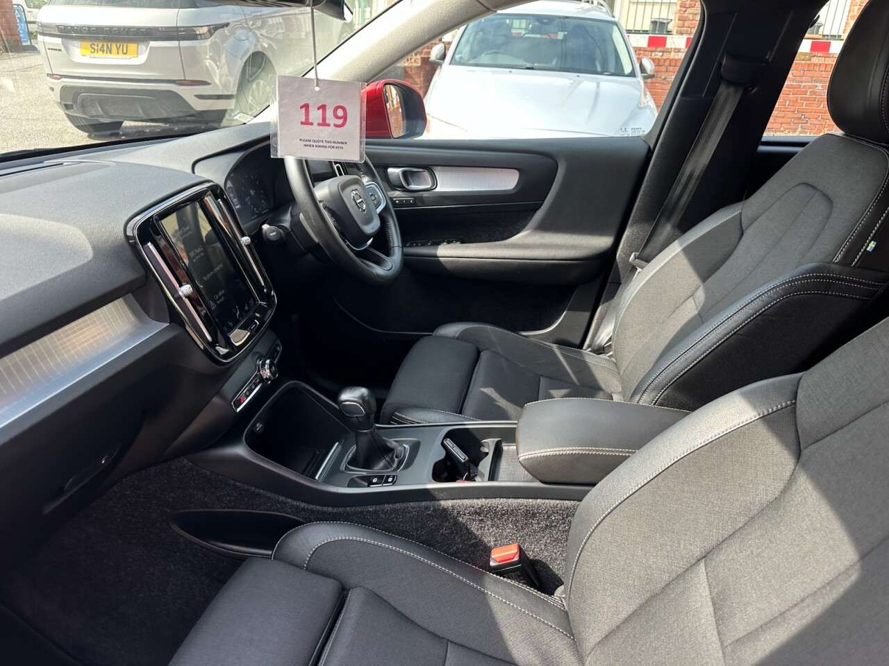 2019 VOLVO XC40 2019 VOLVO XC40