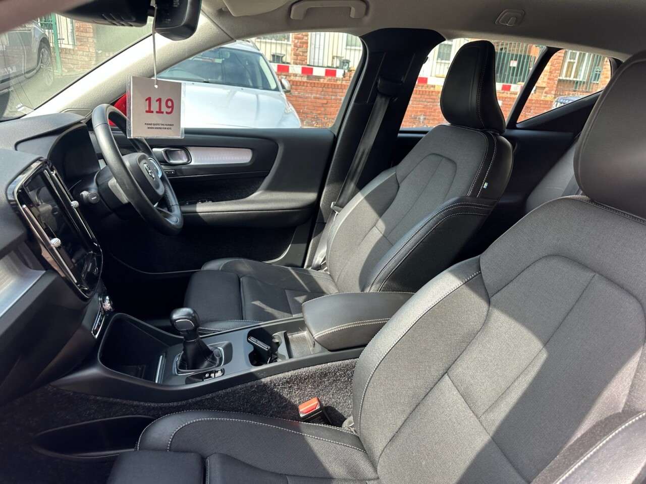2019 VOLVO XC40 2019 VOLVO XC40