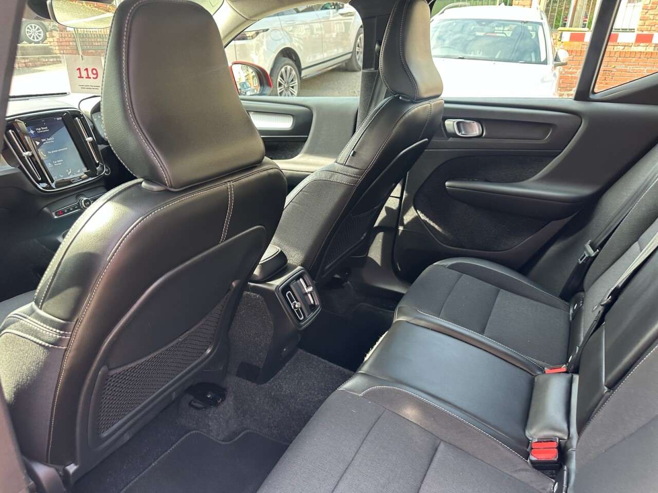 2019 VOLVO XC40 2019 VOLVO XC40